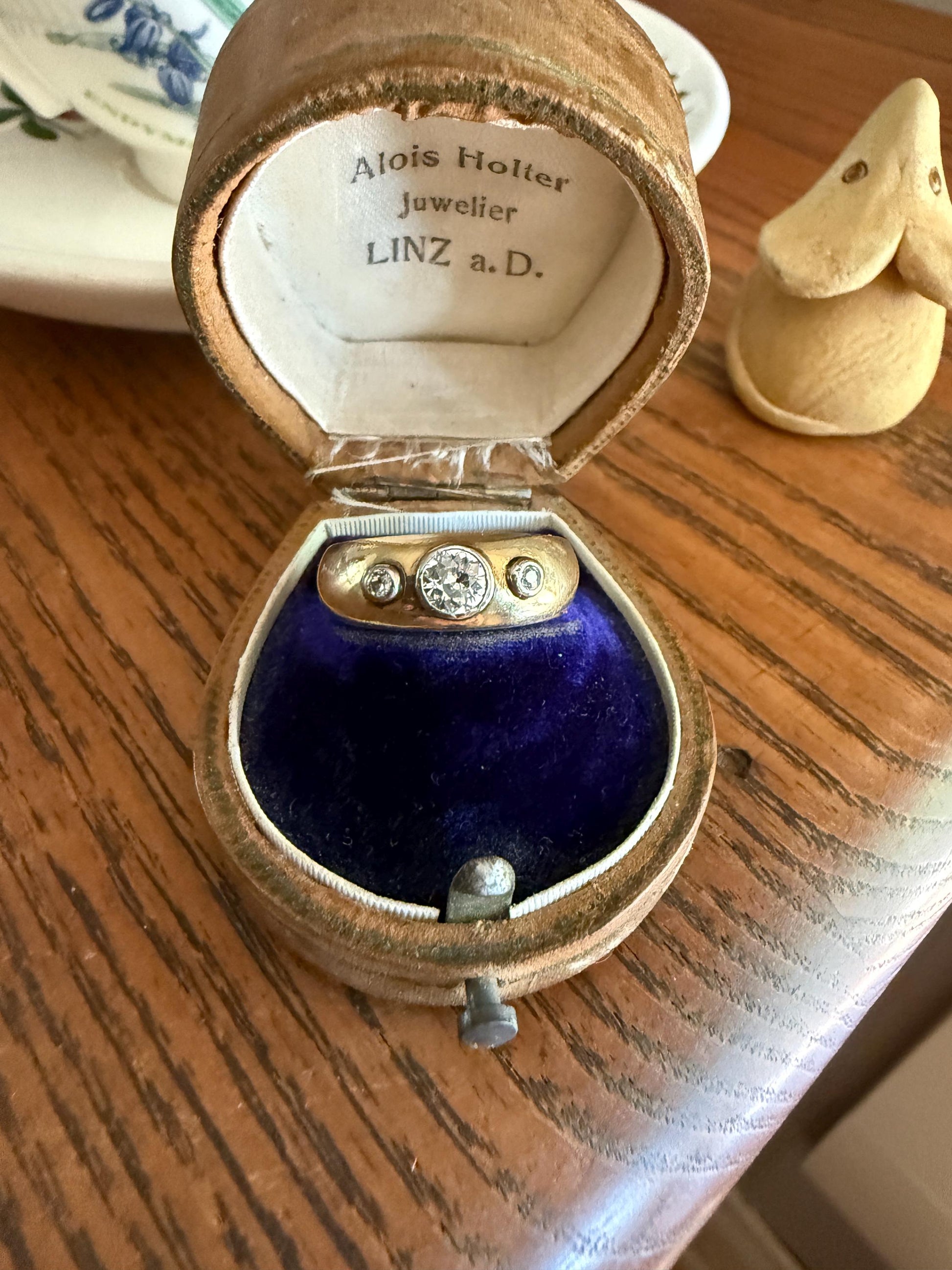 Antique Old Mine Cut DIAMOND Three Stone Chunky Ring 7.1g 14k Gold 7.1mm Wide Band Gypsy Stacker Bezel Set Unique Gift Man or Unisex