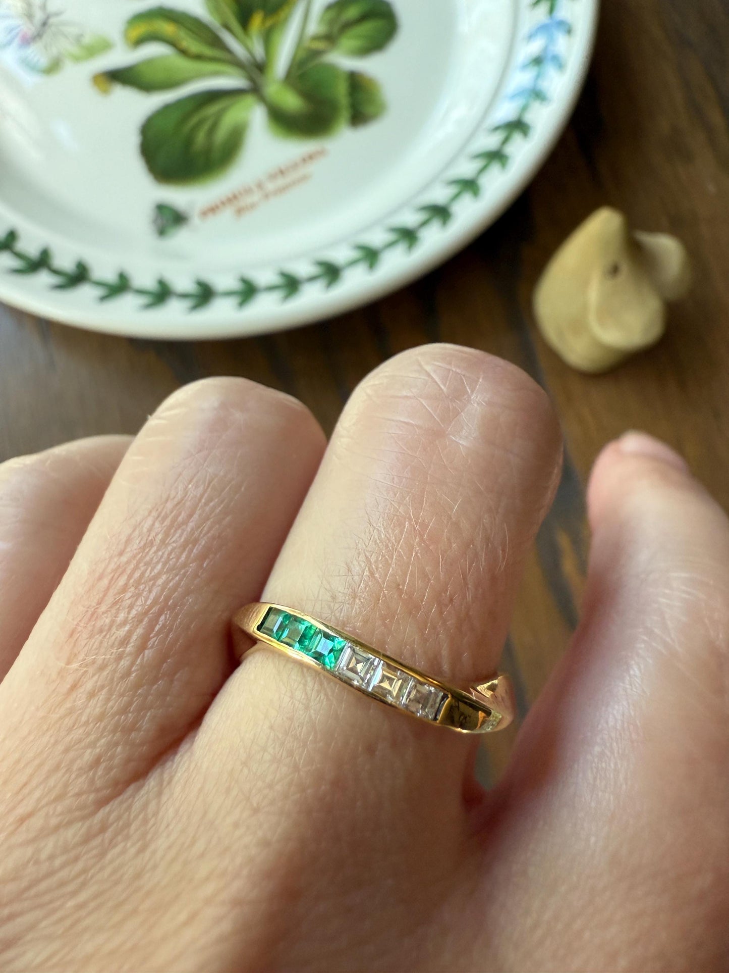 Unique EMERALD Princess Cut DIAMOND Asymmetrical 6 Stone Band Swirl 18k Gold Toi et Moi Ring Vintage Romantic Gift Green Stacker Chunky OMC