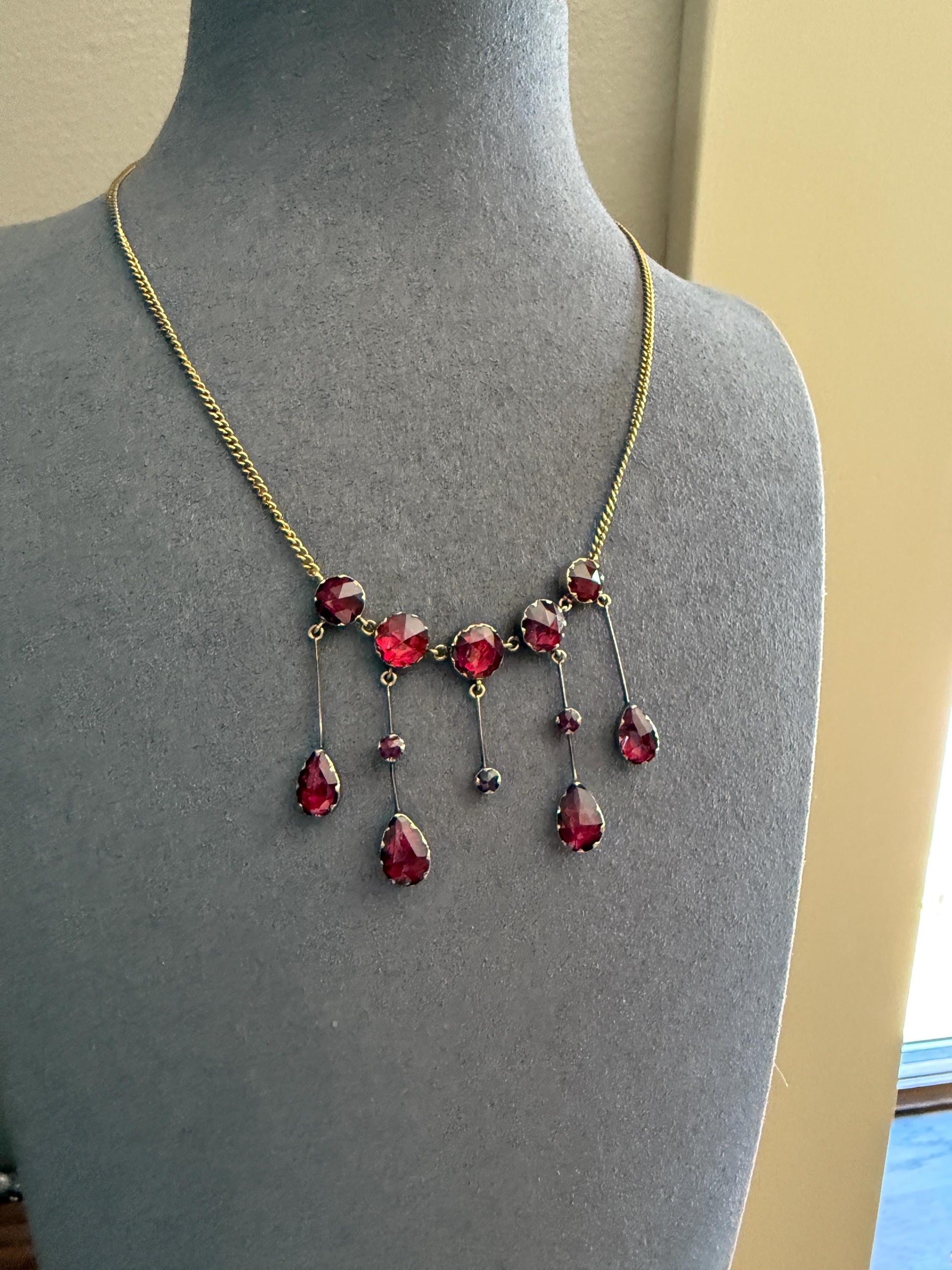Gorgeous Perpignan GARNET Festoon Necklace Drapery Chain 18k Gold Bezel Set Rose Cut Closed Back Almandine Glowing