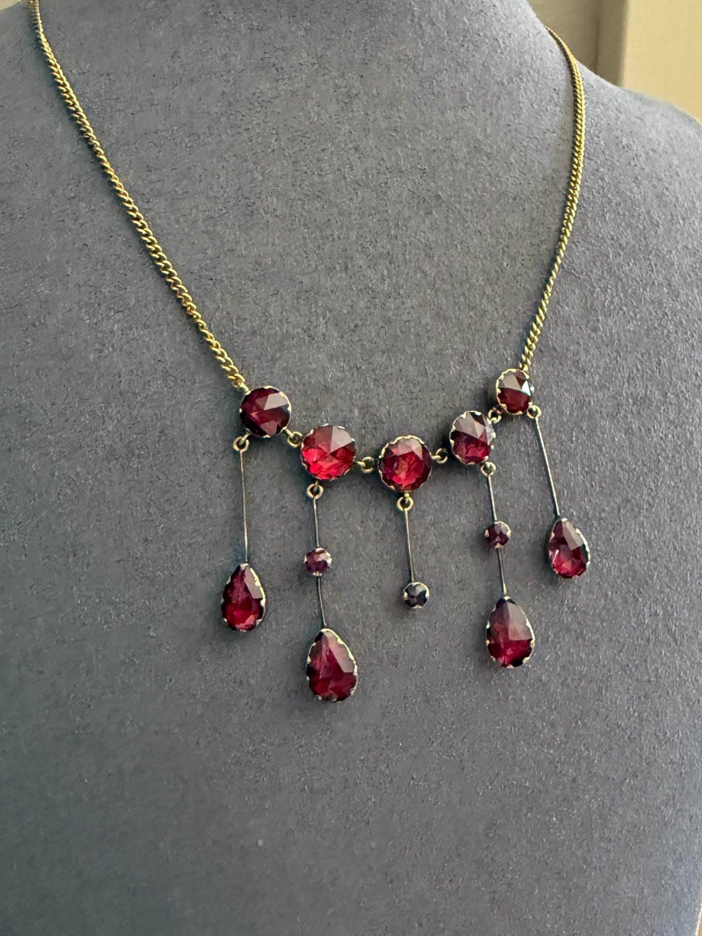 Gorgeous Perpignan GARNET Festoon Necklace Drapery Chain 18k Gold Bezel Set Rose Cut Closed Back Almandine Glowing