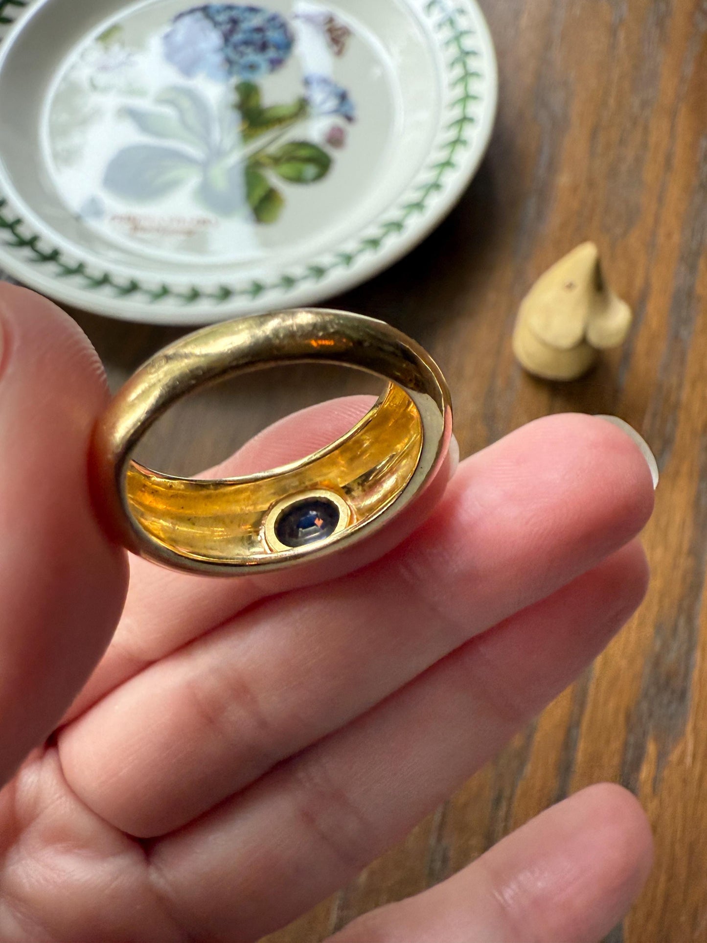 Vintage East West Natural SAPPHIRE Gypsy Ring 8.8g 18k Gold French Glowing Blue Wide Band Extra Chunky Domed Stacker Unisex Man Ring