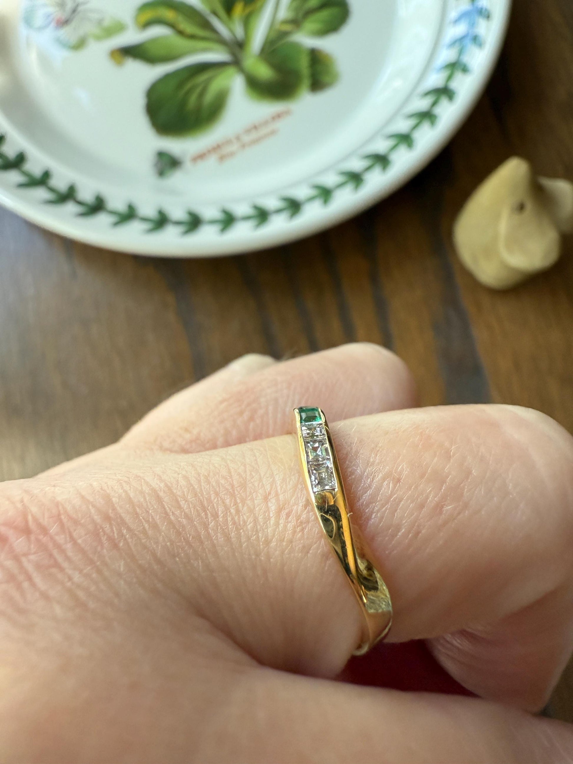 Unique EMERALD Princess Cut DIAMOND Asymmetrical 6 Stone Band Swirl 18k Gold Toi et Moi Ring Vintage Romantic Gift Green Stacker Chunky OMC