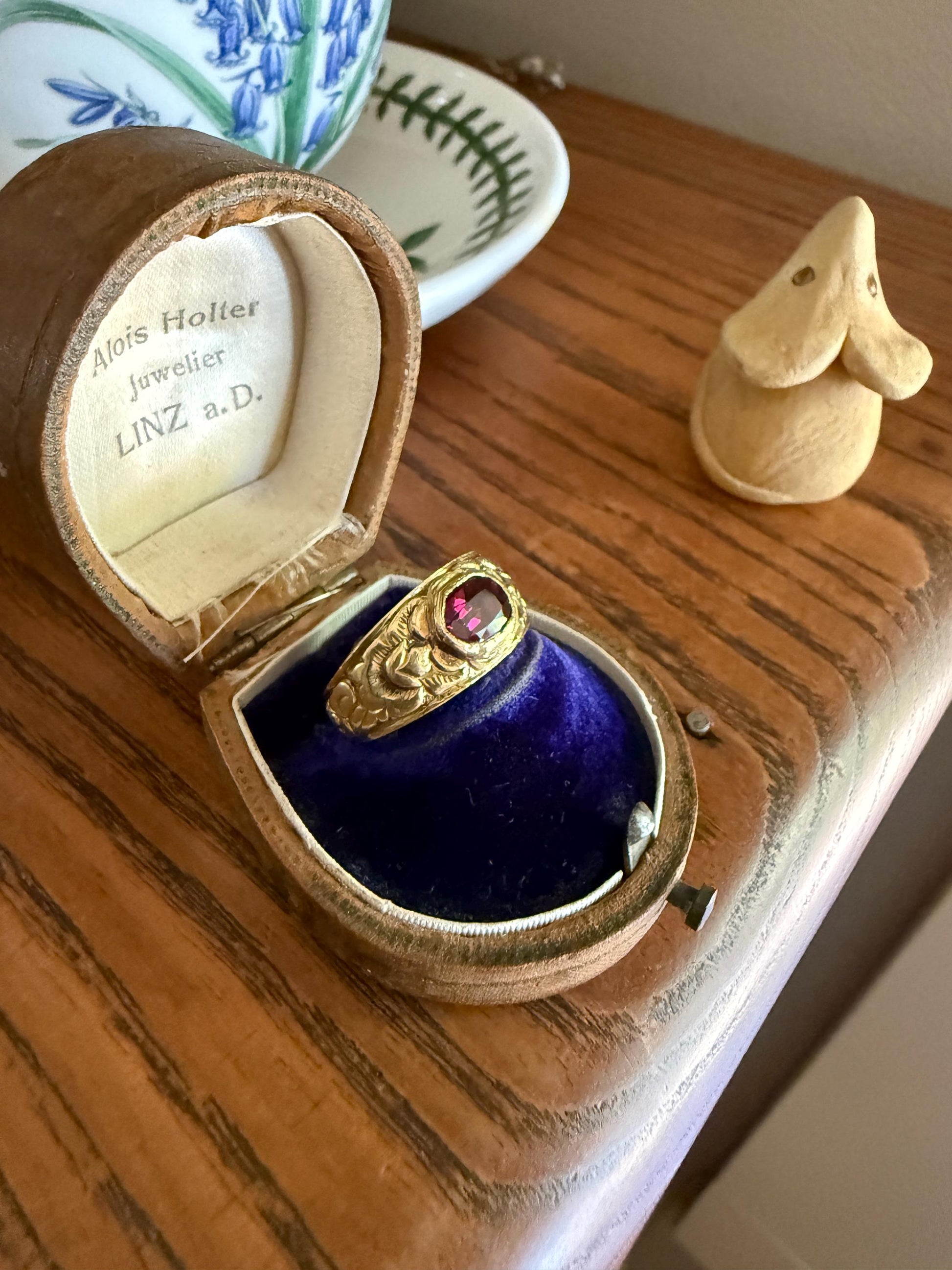 GARNET Victorian Antique Chunky FLORAL Wide Band 18k Gold Ring French Embossed Roses Purple East West Bezel Set Stacker Heavy Romantic Gift