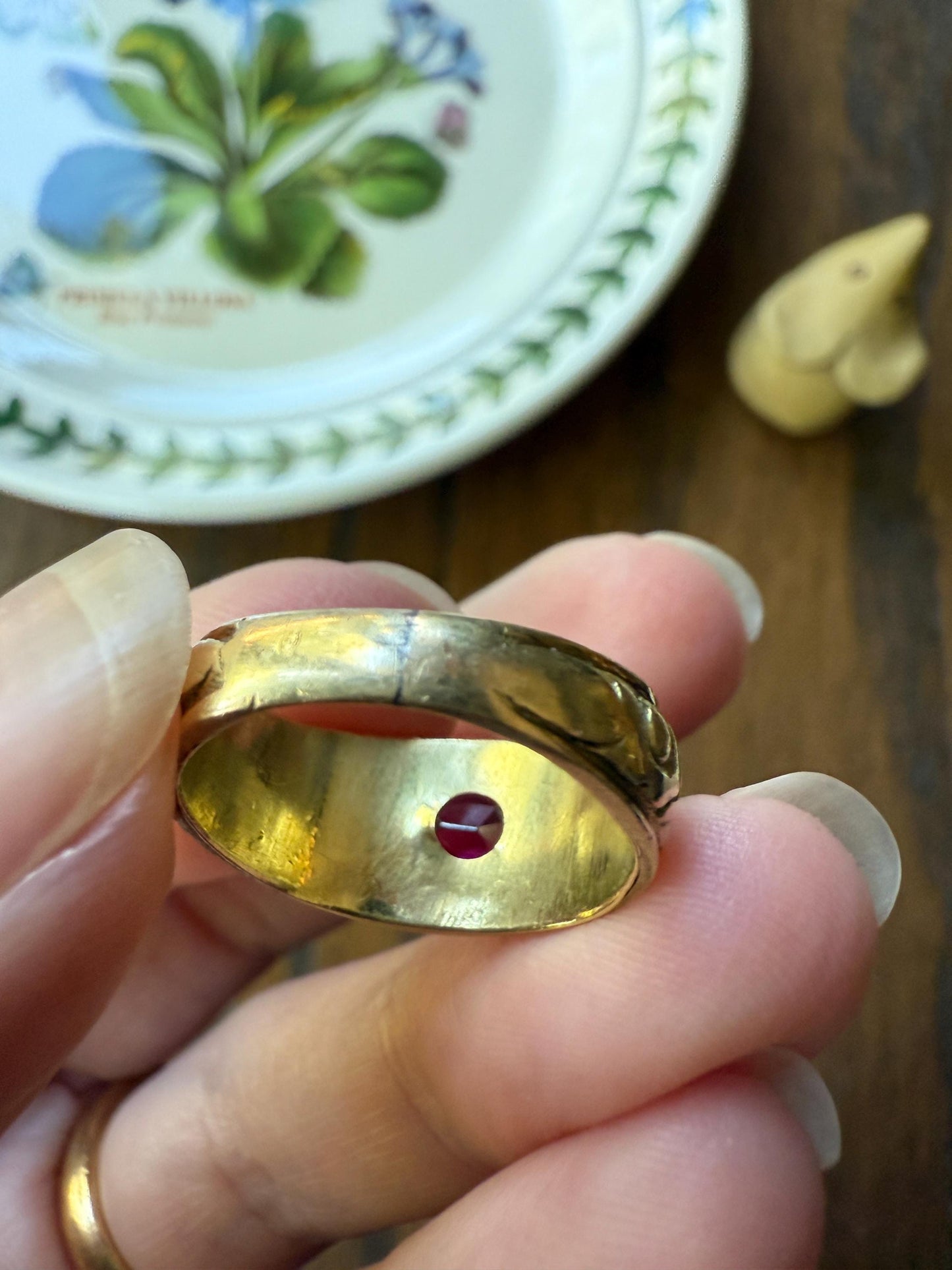 GARNET Victorian Antique Chunky FLORAL Wide Band 18k Gold Ring French Embossed Roses Purple East West Bezel Set Stacker Heavy Romantic Gift