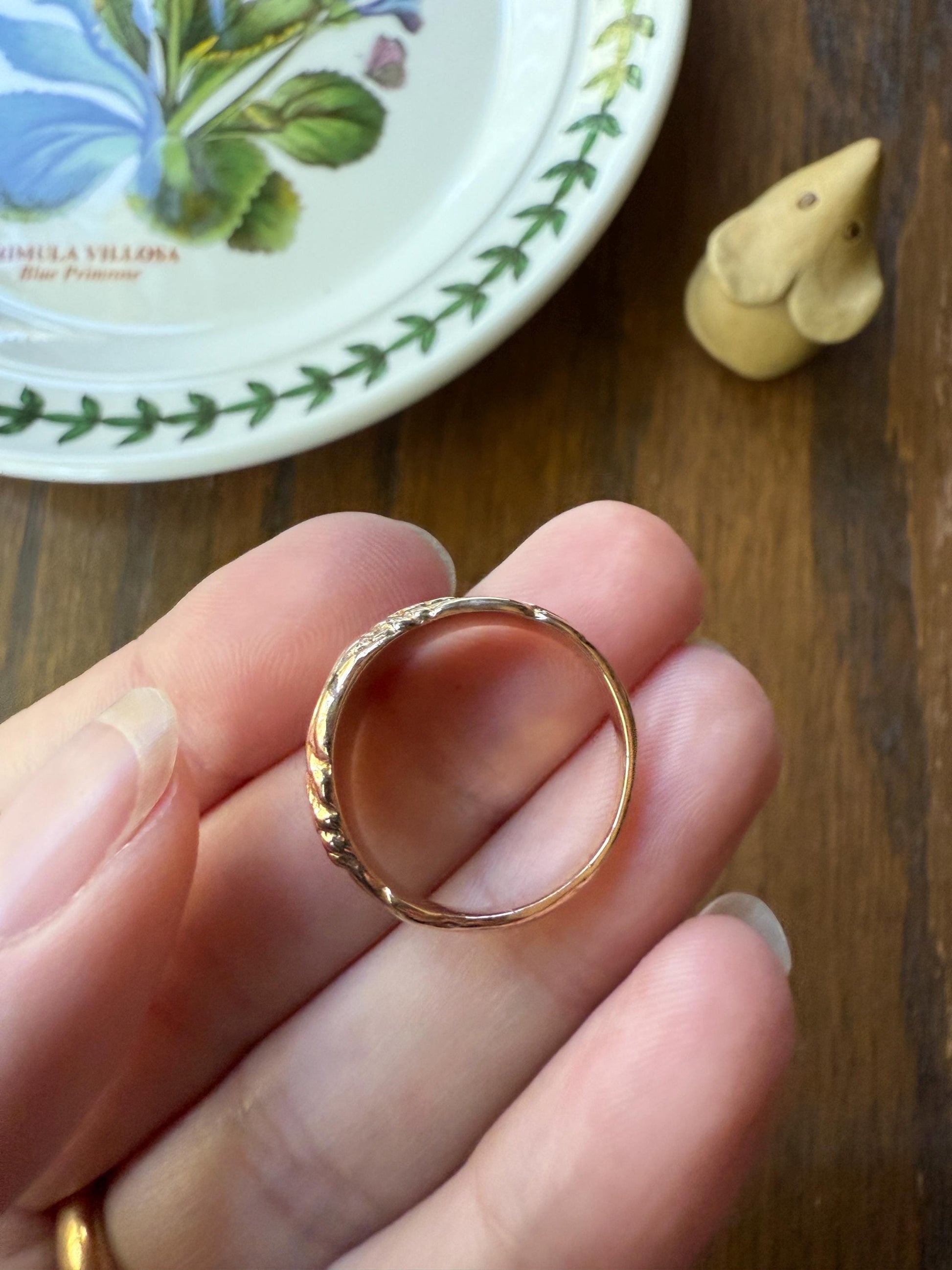 DAISY Antique FLORAL Signet Ring 10k Gold Chunky Sleek Oval Ornate Monogram A H Victorian Figural