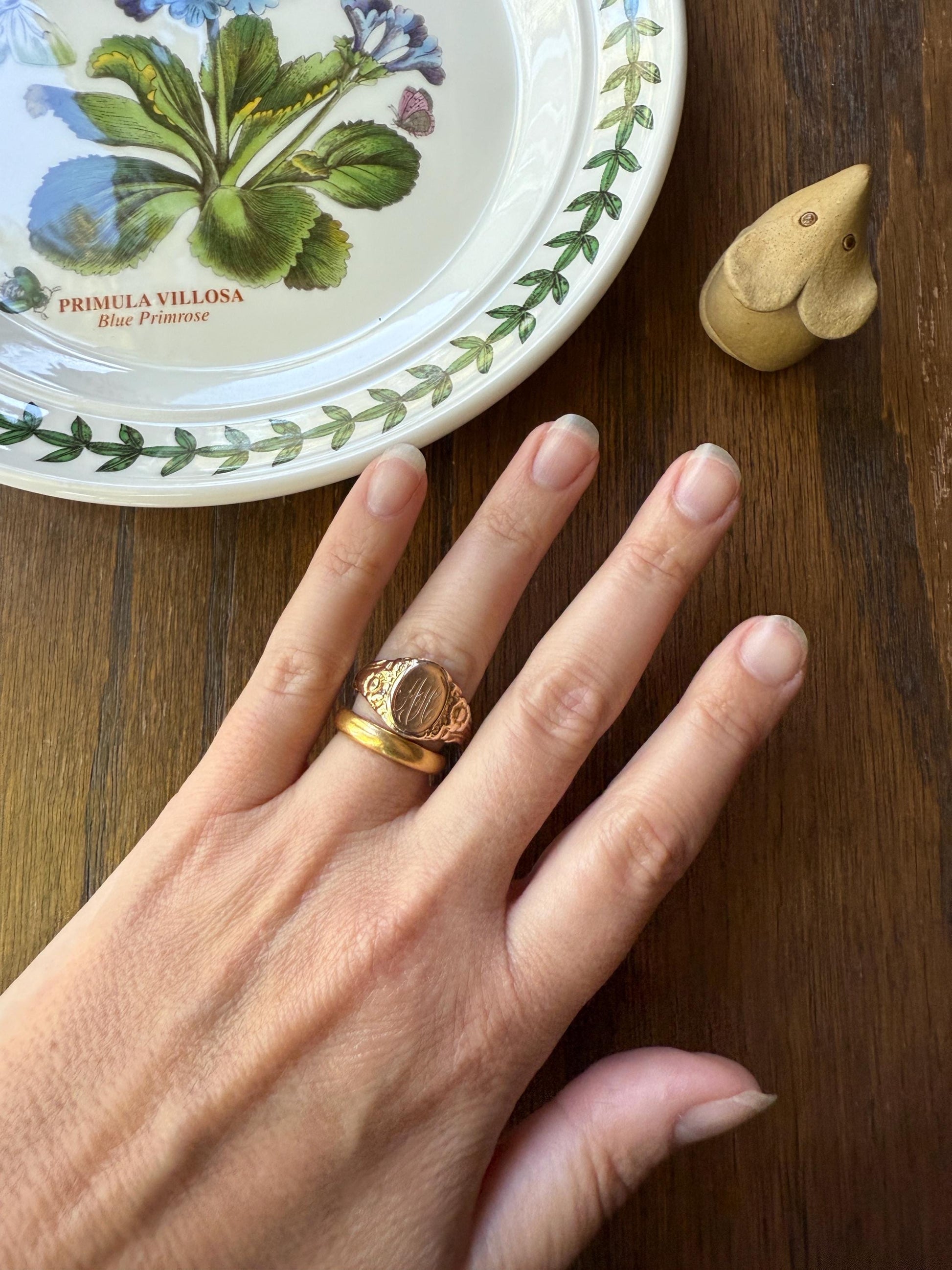 DAISY Antique FLORAL Signet Ring 10k Gold Chunky Sleek Oval Ornate Monogram A H Victorian Figural
