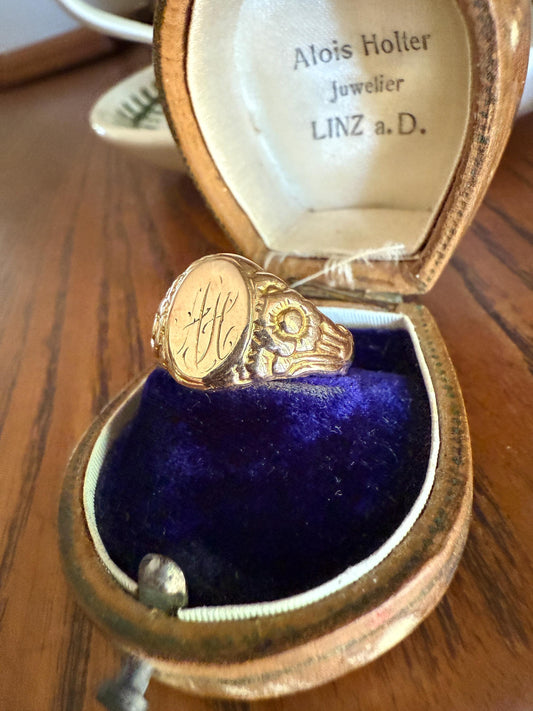 DAISY Antique FLORAL Signet Ring 10k Gold Chunky Sleek Oval Ornate Monogram A H Victorian Figural