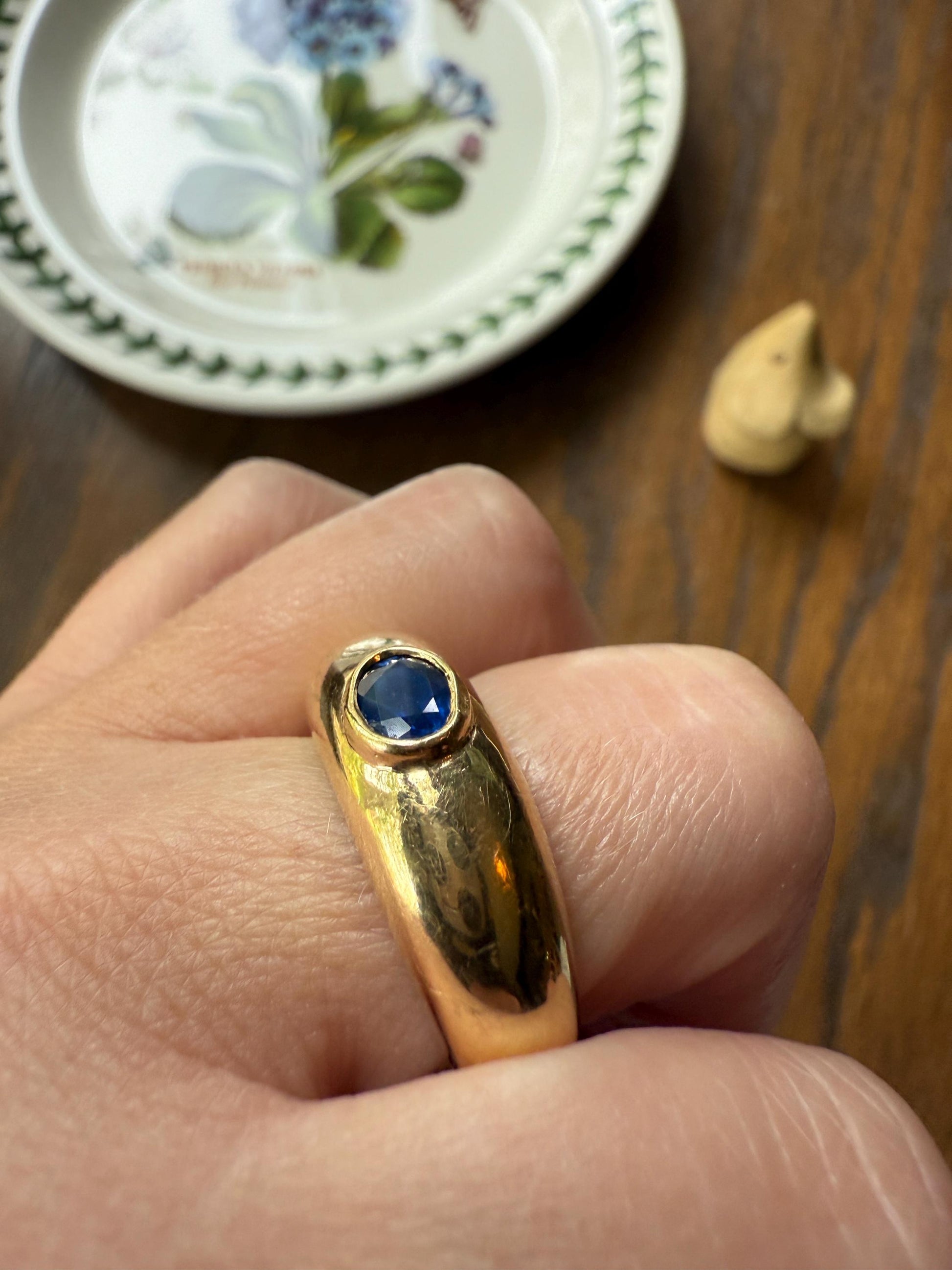 Vintage East West Natural SAPPHIRE Gypsy Ring 8.8g 18k Gold French Glowing Blue Wide Band Extra Chunky Domed Stacker Unisex Man Ring
