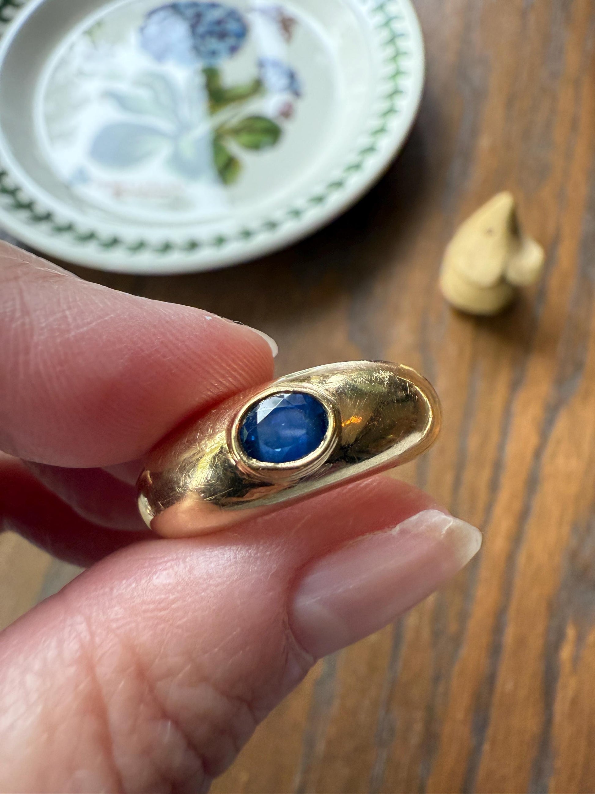Vintage East West Natural SAPPHIRE Gypsy Ring 8.8g 18k Gold French Glowing Blue Wide Band Extra Chunky Domed Stacker Unisex Man Ring