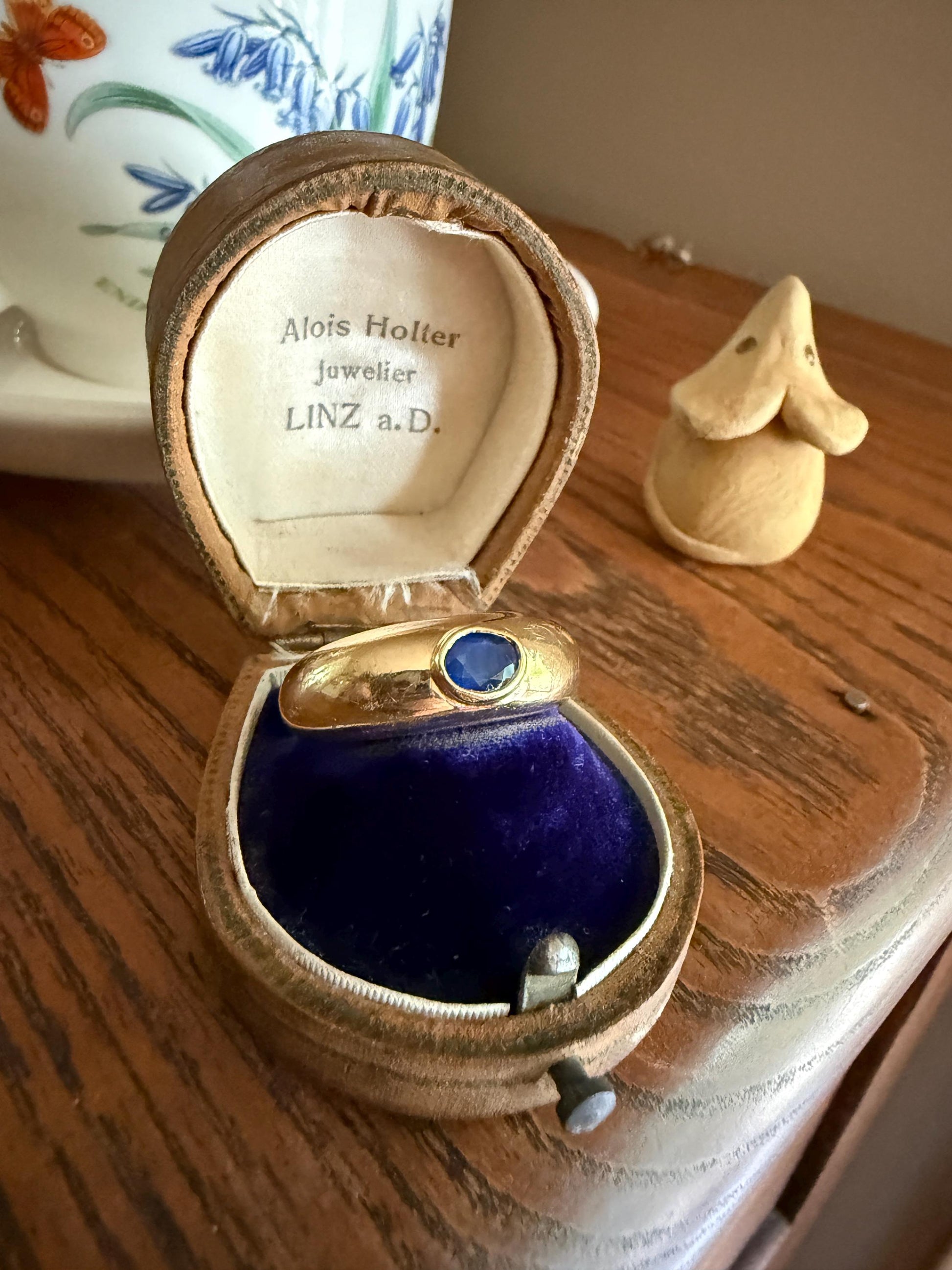 Vintage East West Natural SAPPHIRE Gypsy Ring 8.8g 18k Gold French Glowing Blue Wide Band Extra Chunky Domed Stacker Unisex Man Ring
