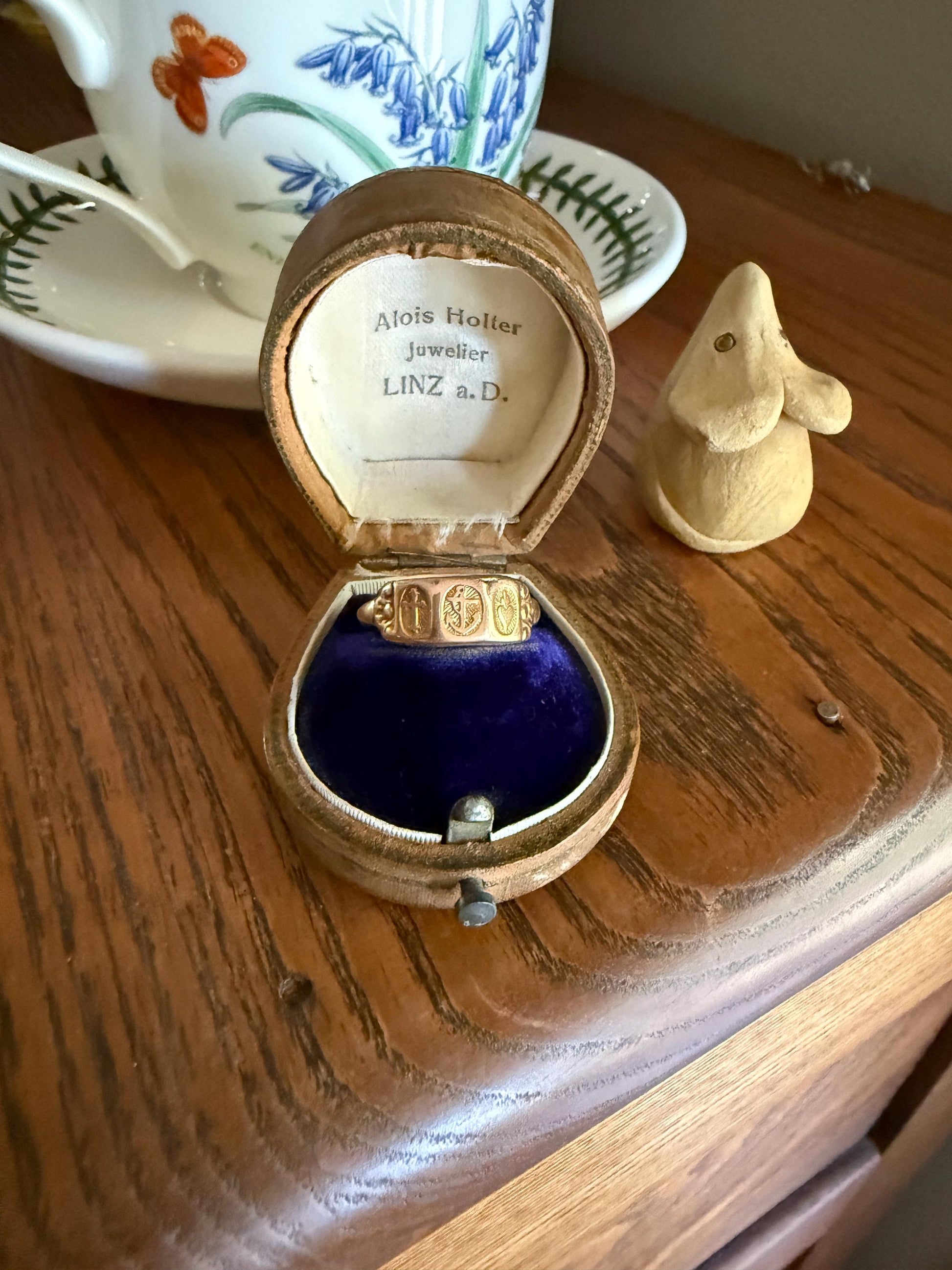 French VICTORIAN Era Antique Ring 18k Gold 3 Virtues Faith Hope Anchor Heart Cross Beveled Stacker Band Ornate Gift Belle Epoque Figural
