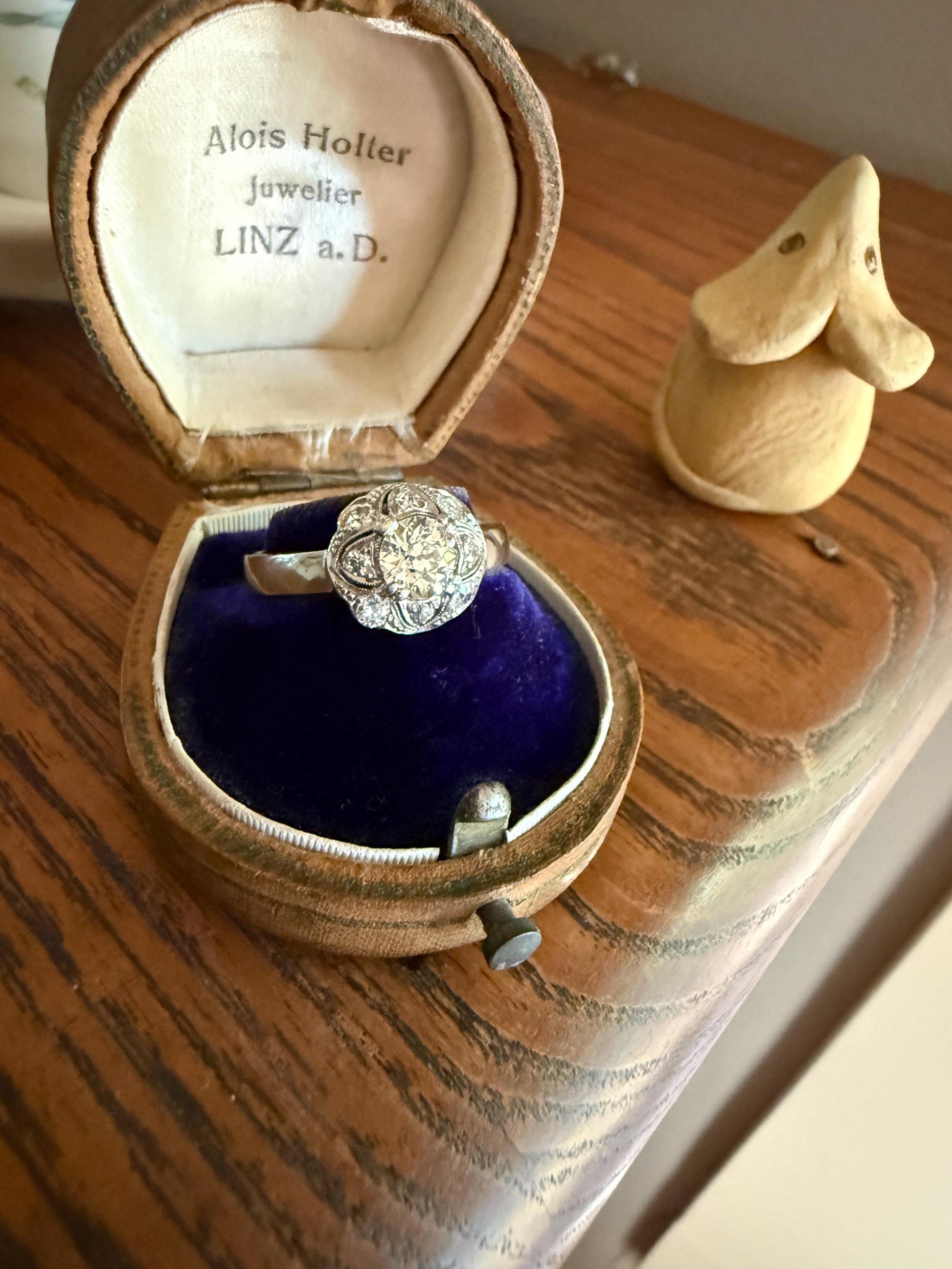 Vintage 1 Carat Tdw Antique Old European Cut Diamonds 18k White Gold Ring Scandinavian Domed Ornate Cluster Ring Art Deco Edwardian Style