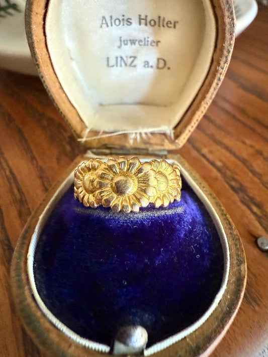 Rare Daisy Chain French Antique Figural 18k Gold Ring Floral Art Nouveau Belle Epoque Love Gift 7 Flower Wide Wedding Eternity Band Stacker