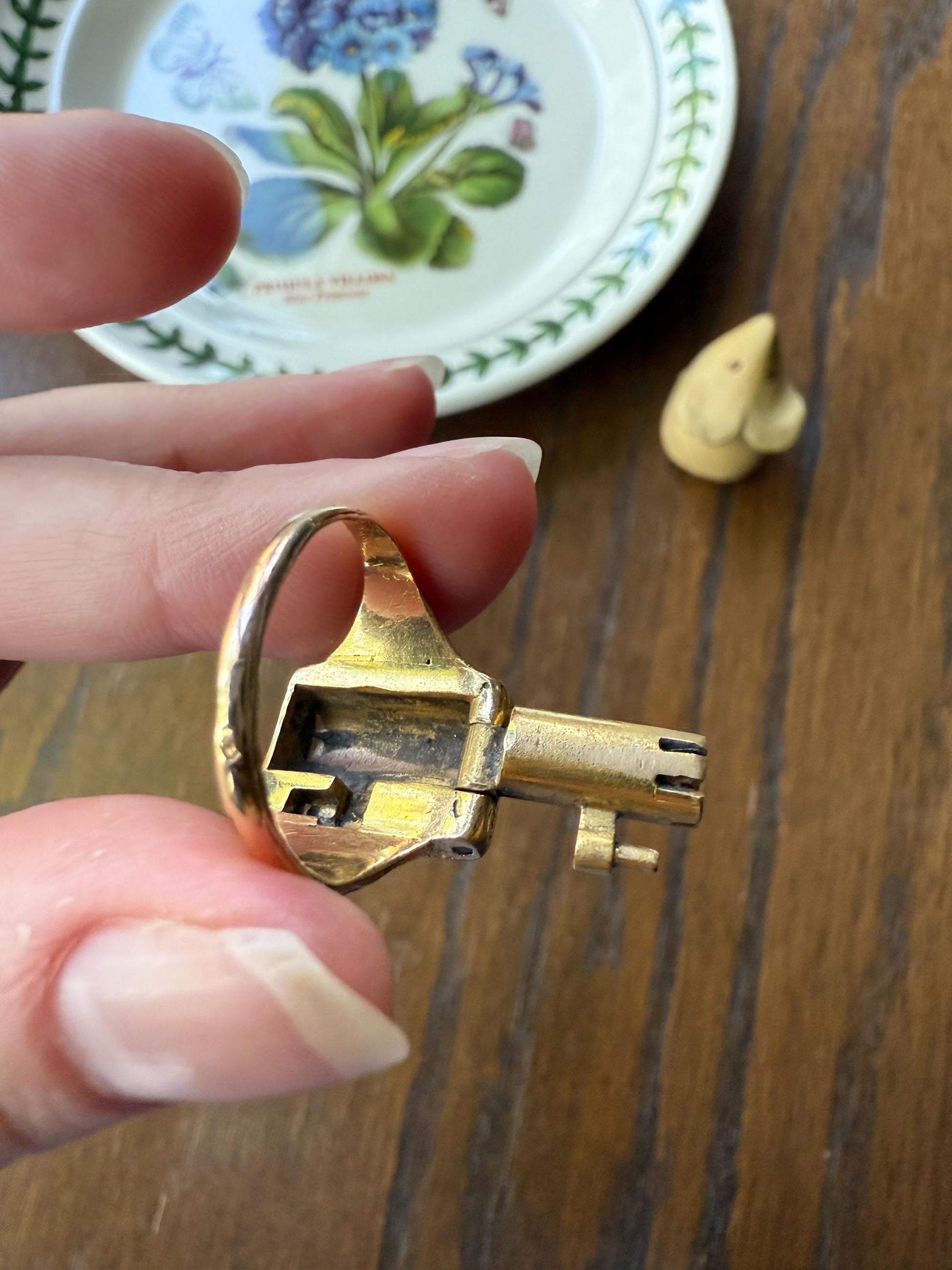 SECRET Hidden Key SIGNET Ring Heraldic Coat of Arms HEAVY 12g 18k Gold Unisex Wax Seal Historic Rare Stacker Goat Flower Clover Banner Crest