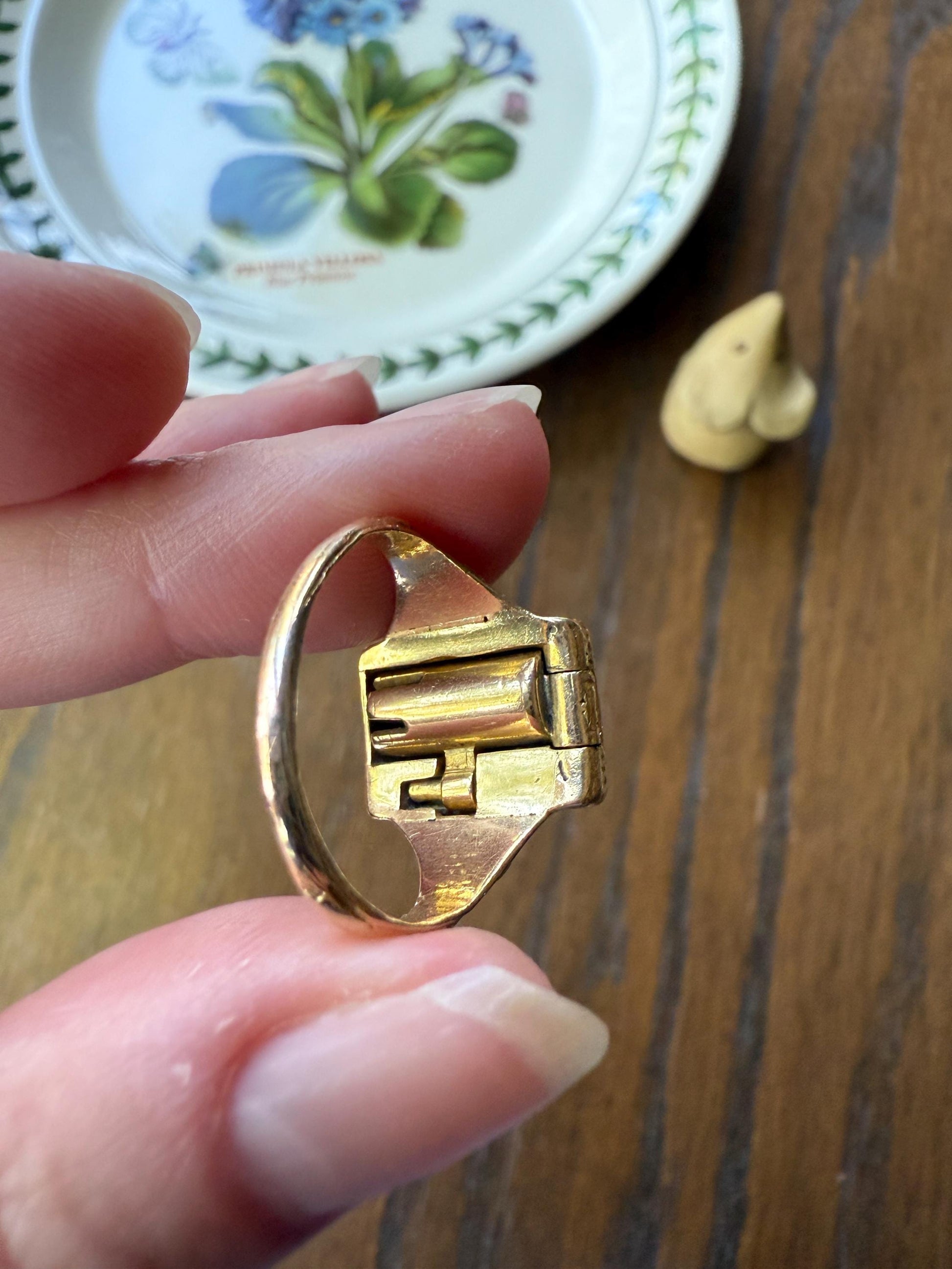 SECRET Hidden Key SIGNET Ring Heraldic Coat of Arms HEAVY 12g 18k Gold Unisex Wax Seal Historic Rare Stacker Goat Flower Clover Banner Crest