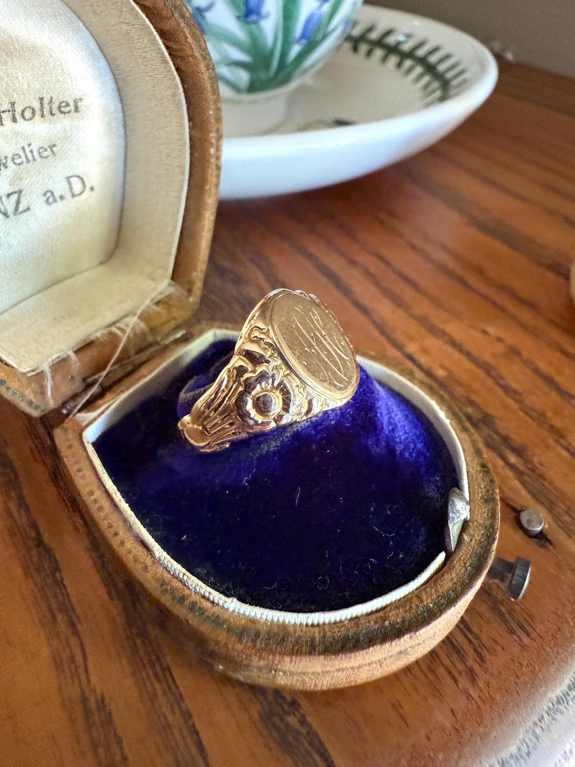 DAISY Antique FLORAL Signet Ring 10k Gold Chunky Sleek Oval Ornate Monogram A H Victorian Figural