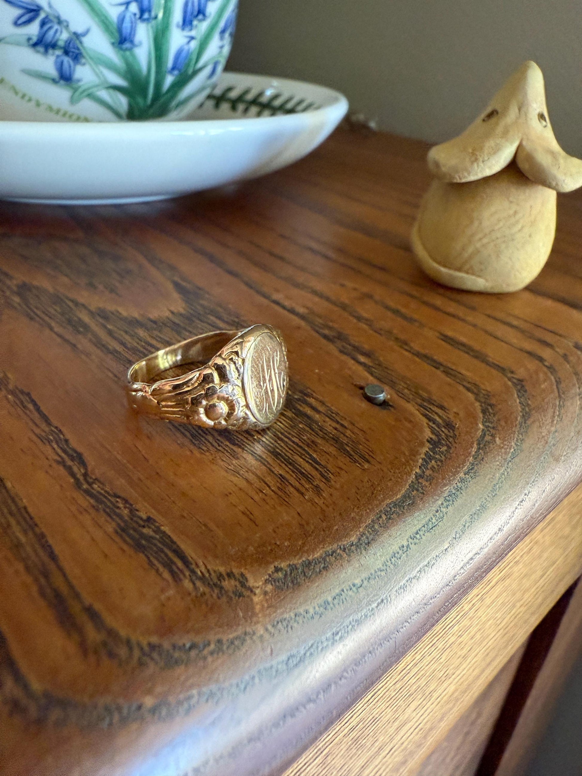DAISY Antique FLORAL Signet Ring 10k Gold Chunky Sleek Oval Ornate Monogram A H Victorian Figural