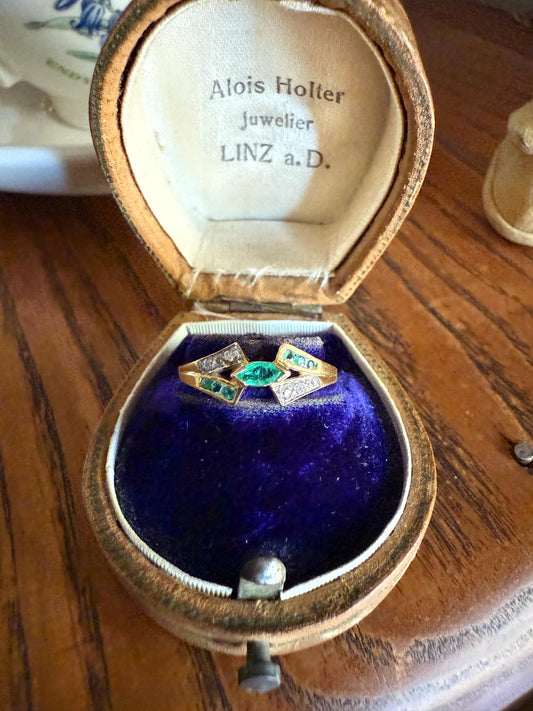 EMERALD & Diamond Vintage 18k Gold Two Tone Ring Stacker Marquise Center Contrasting Fork Shoulders Unique Green Geometric