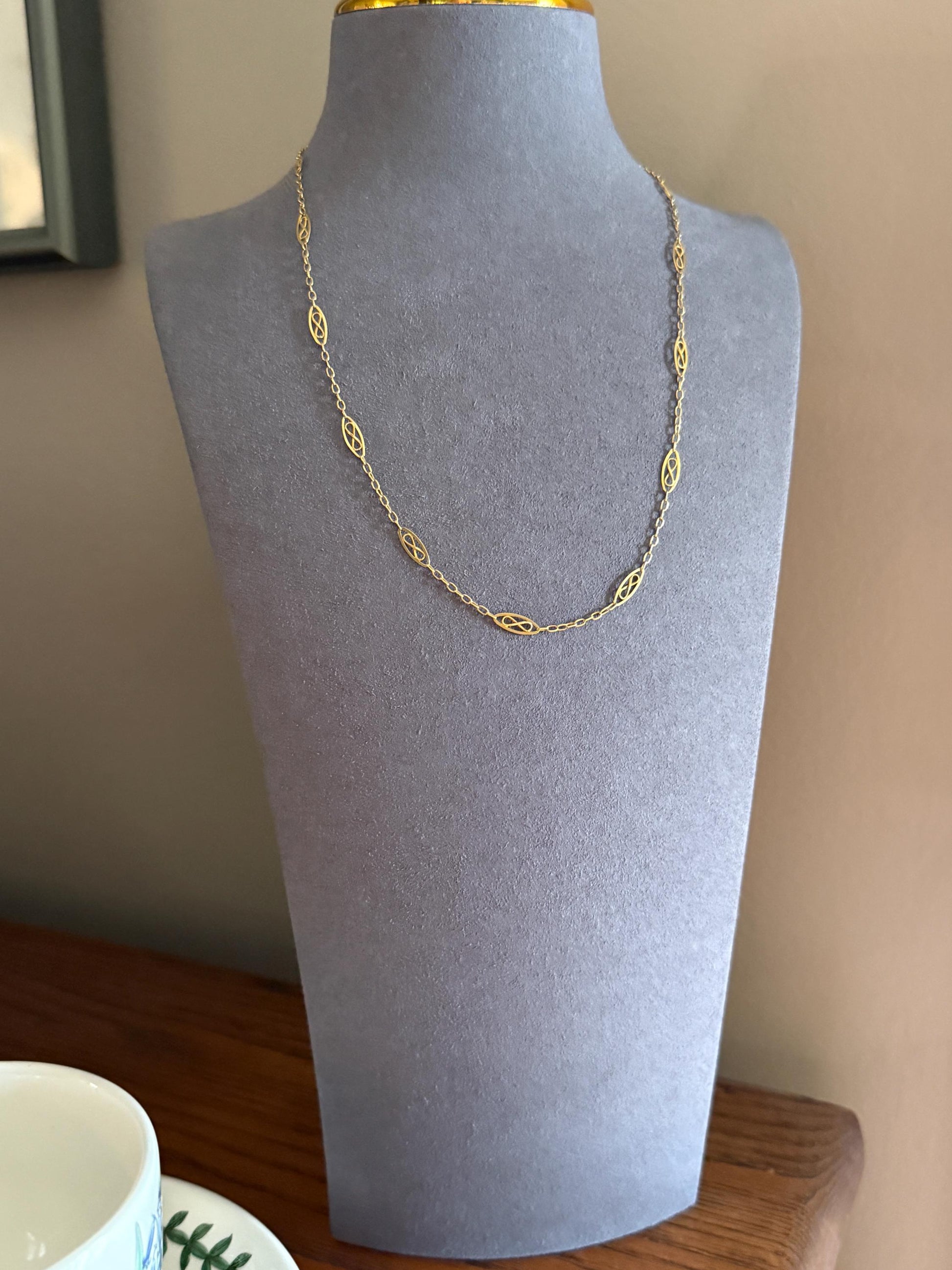 Dainty French Vintage to Art Deco Antique Chain 18k Gold Solid Oval Alternating Infinity Links 18.75" Necklace 4.5g Layering Shimmer Glow