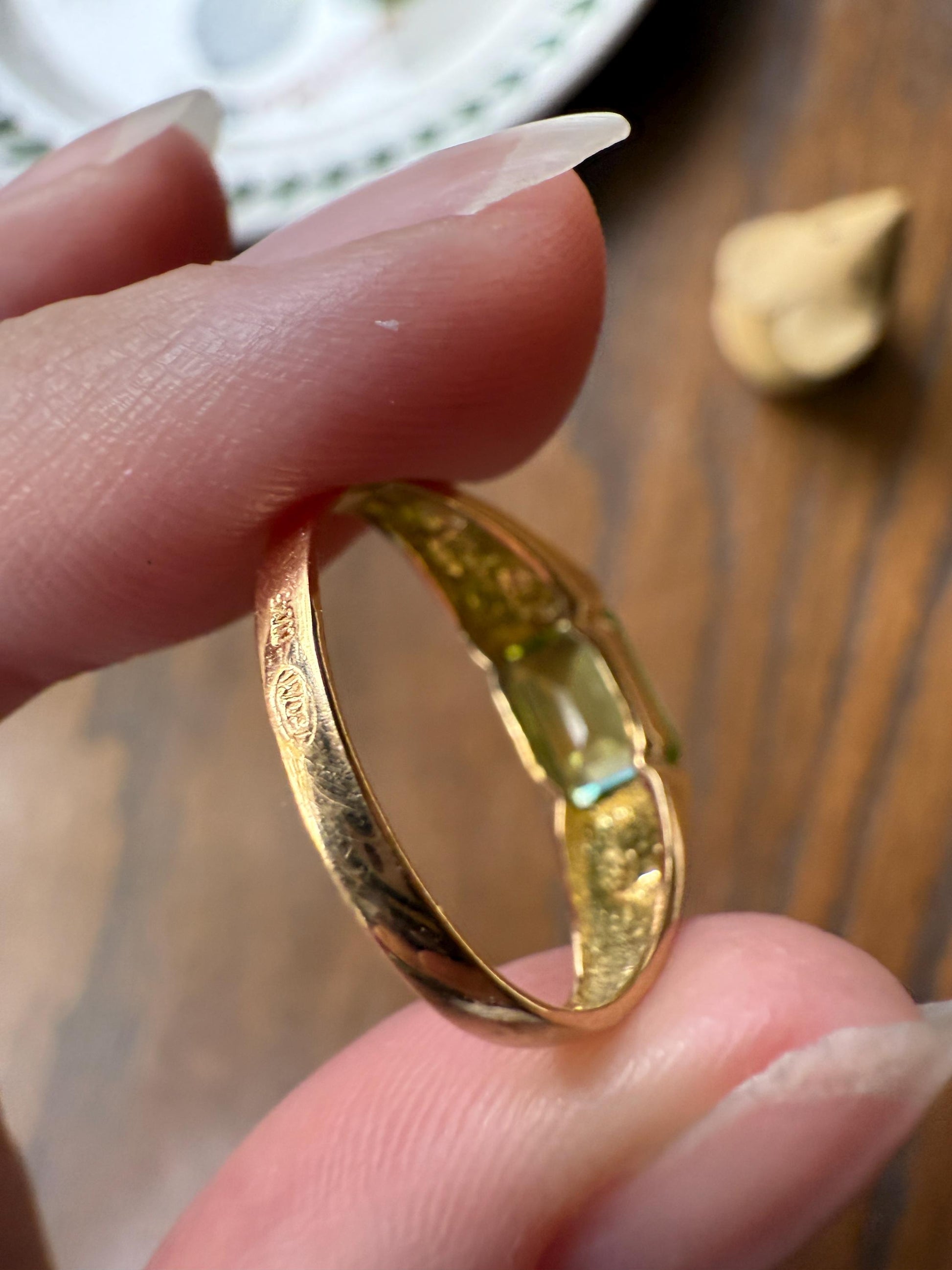PERIDOT Vintage East West Step Cut Rectangle Band 18k Gold Pale Lemon Lime Green Stacker Unique Gift Retro