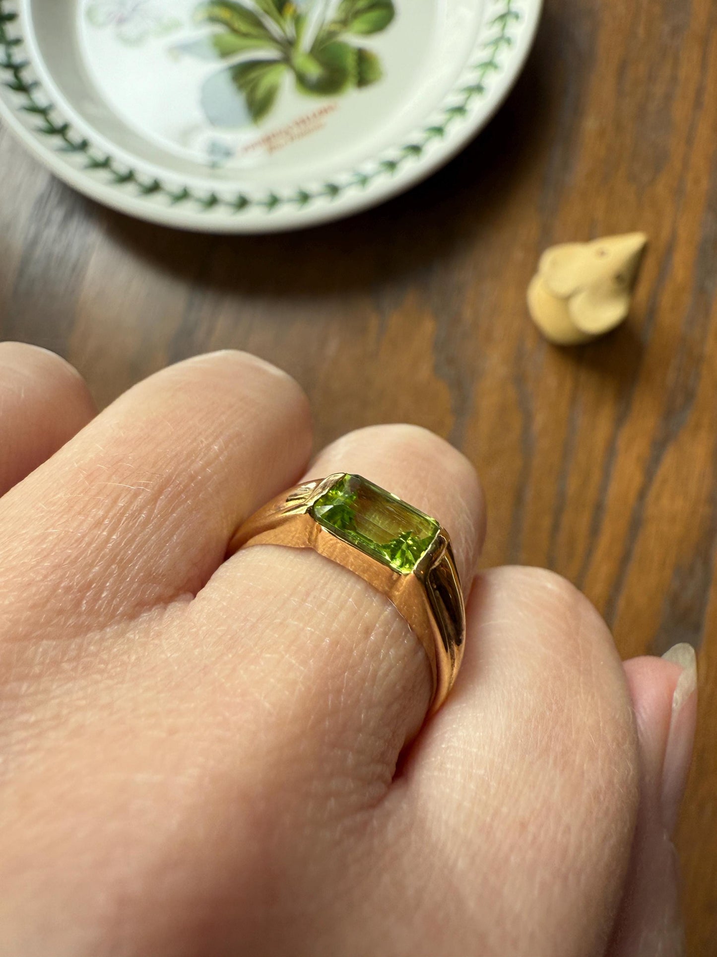 PERIDOT Vintage East West Step Cut Rectangle Band 18k Gold Pale Lemon Lime Green Stacker Unique Gift Retro