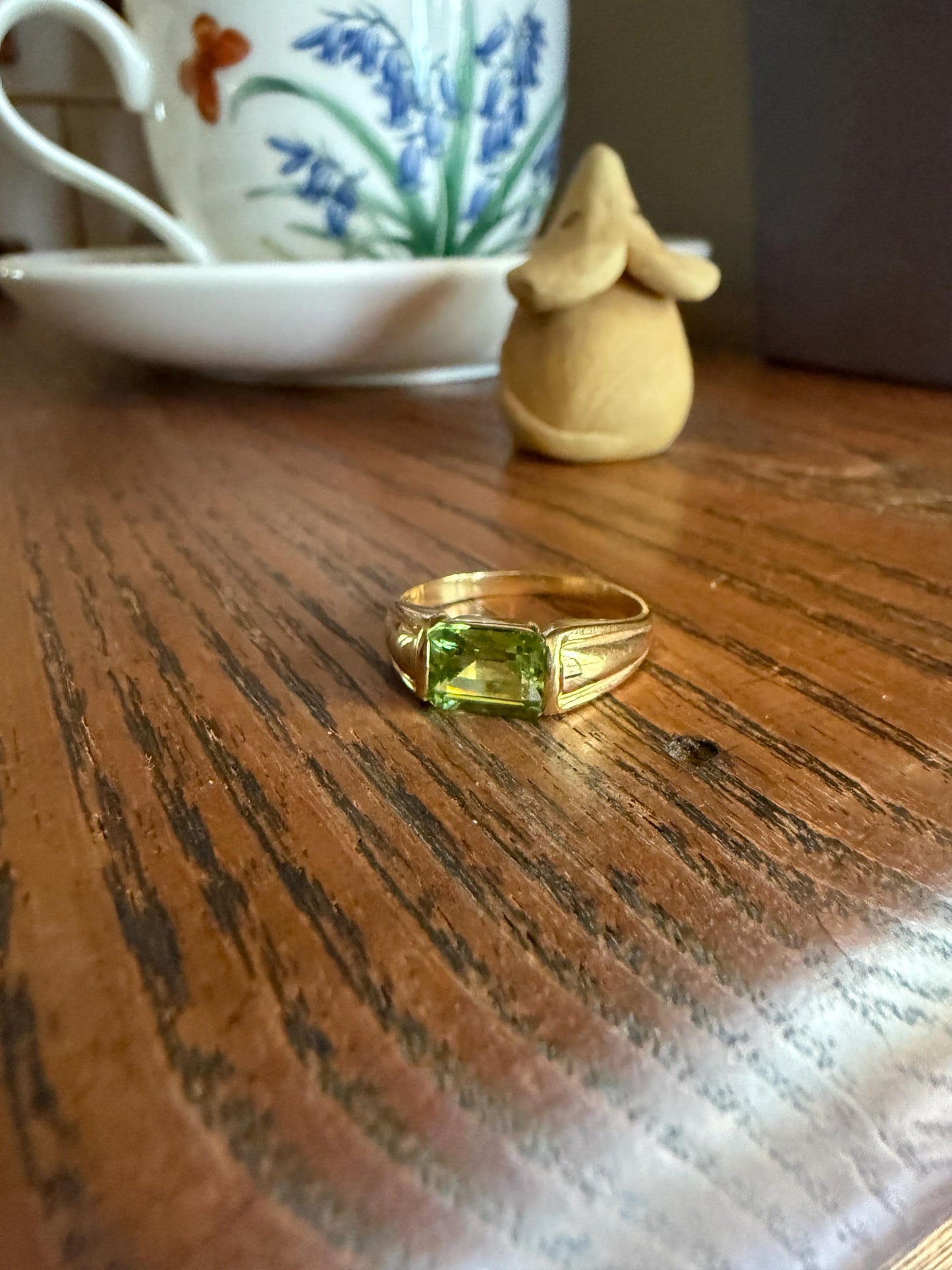 PERIDOT Vintage East West Step Cut Rectangle Band 18k Gold Pale Lemon Lime Green Stacker Unique Gift Retro