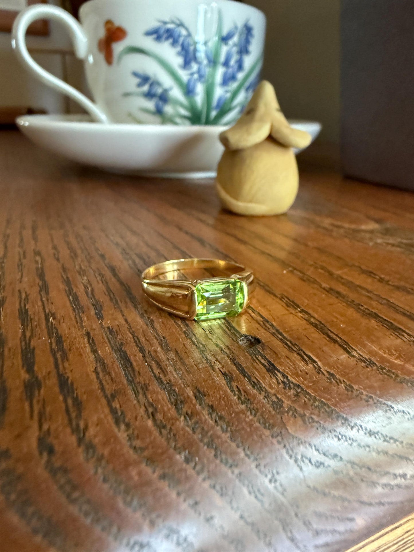PERIDOT Vintage East West Step Cut Rectangle Band 18k Gold Pale Lemon Lime Green Stacker Unique Gift Retro