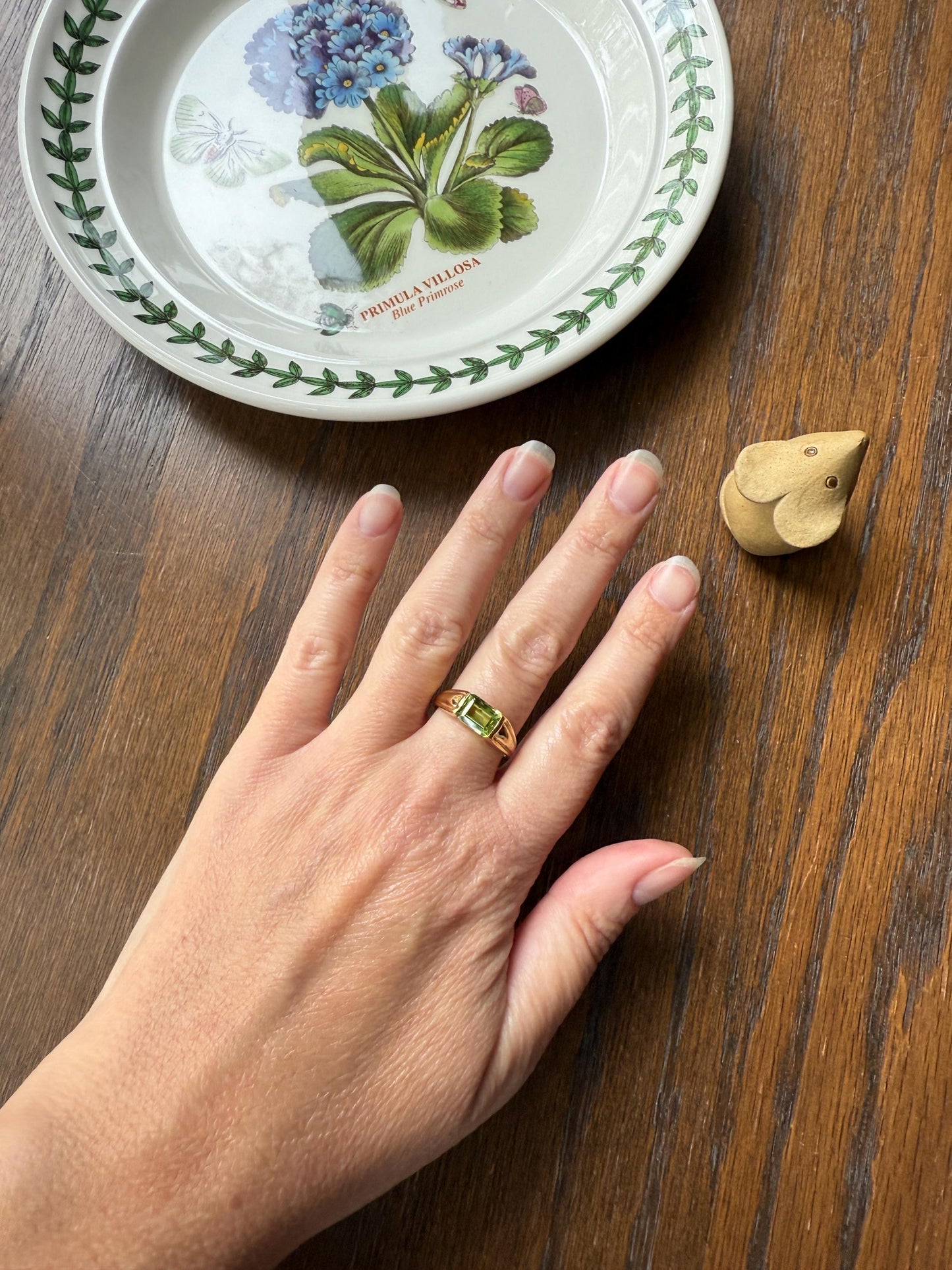 PERIDOT Vintage East West Step Cut Rectangle Band 18k Gold Pale Lemon Lime Green Stacker Unique Gift Retro