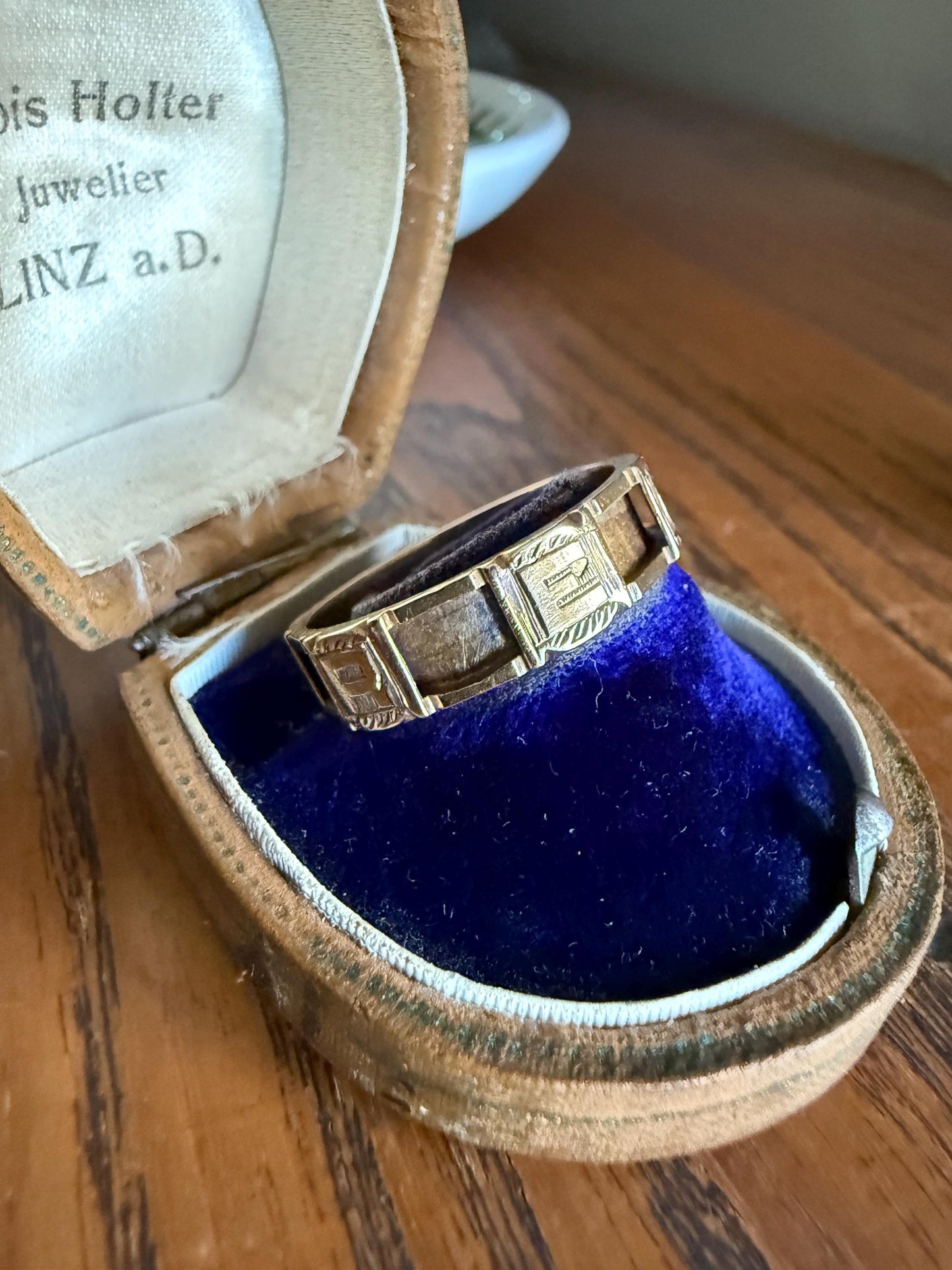 REGARD Antique Love Token Ring 14k Gold Ring Romantic Victorian Engraved Ornate Cigar Eternity Band Wedding Stacker Love Gift Jewelry Words