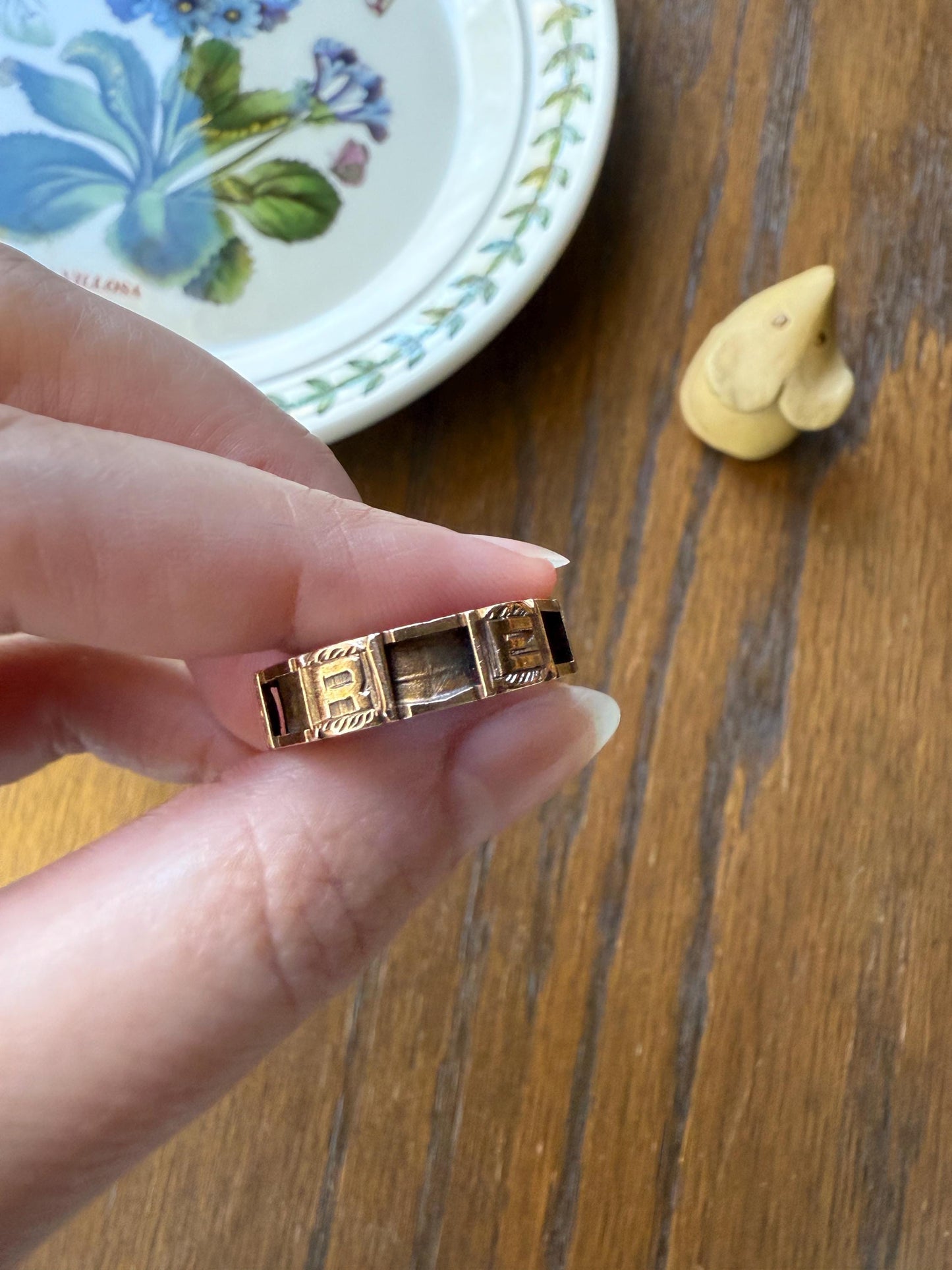 REGARD Antique Love Token Ring 14k Gold Ring Romantic Victorian Engraved Ornate Cigar Eternity Band Wedding Stacker Love Gift Jewelry Words
