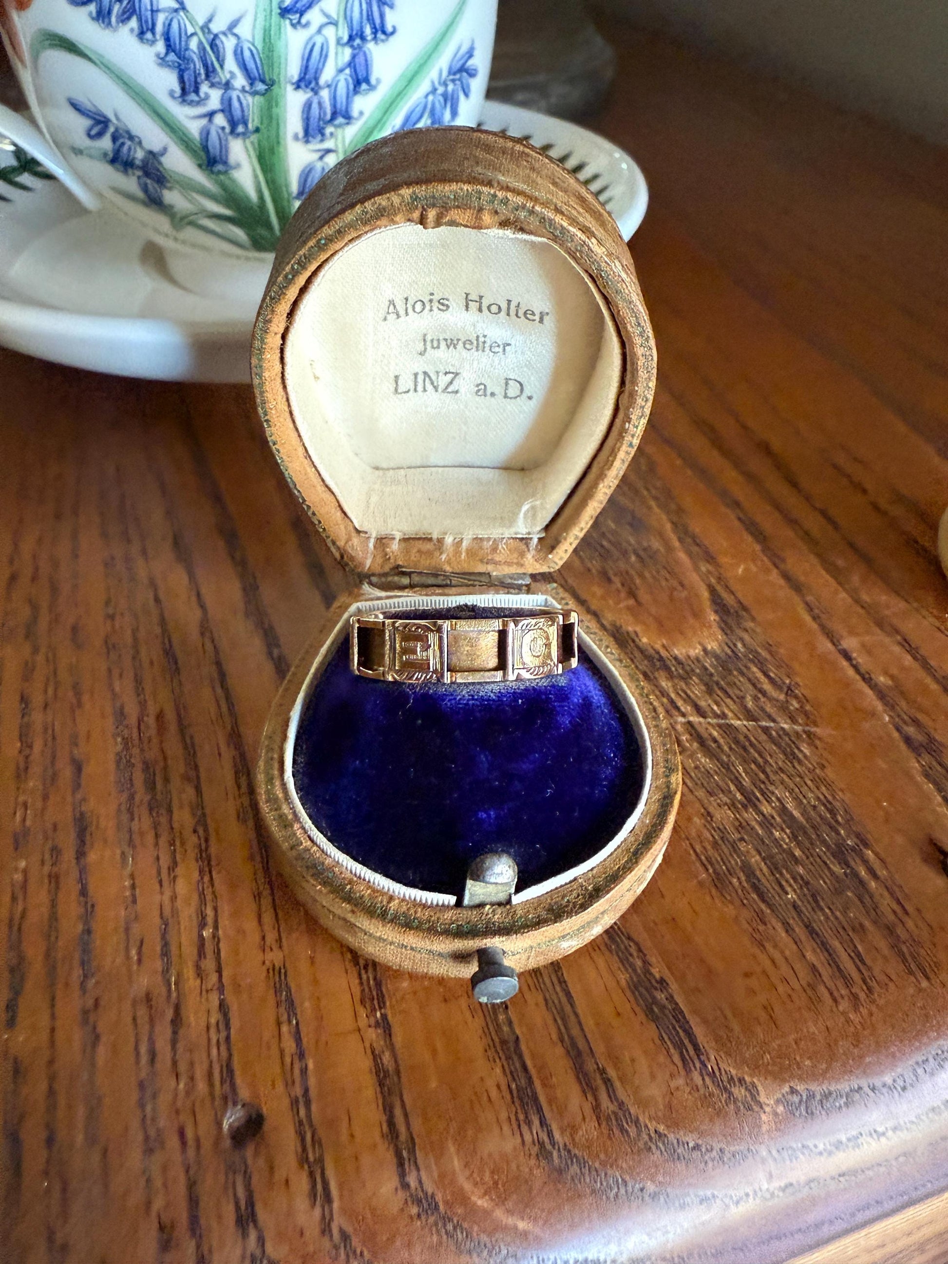 REGARD Antique Love Token Ring 14k Gold Ring Romantic Victorian Engraved Ornate Cigar Eternity Band Wedding Stacker Love Gift Jewelry Words