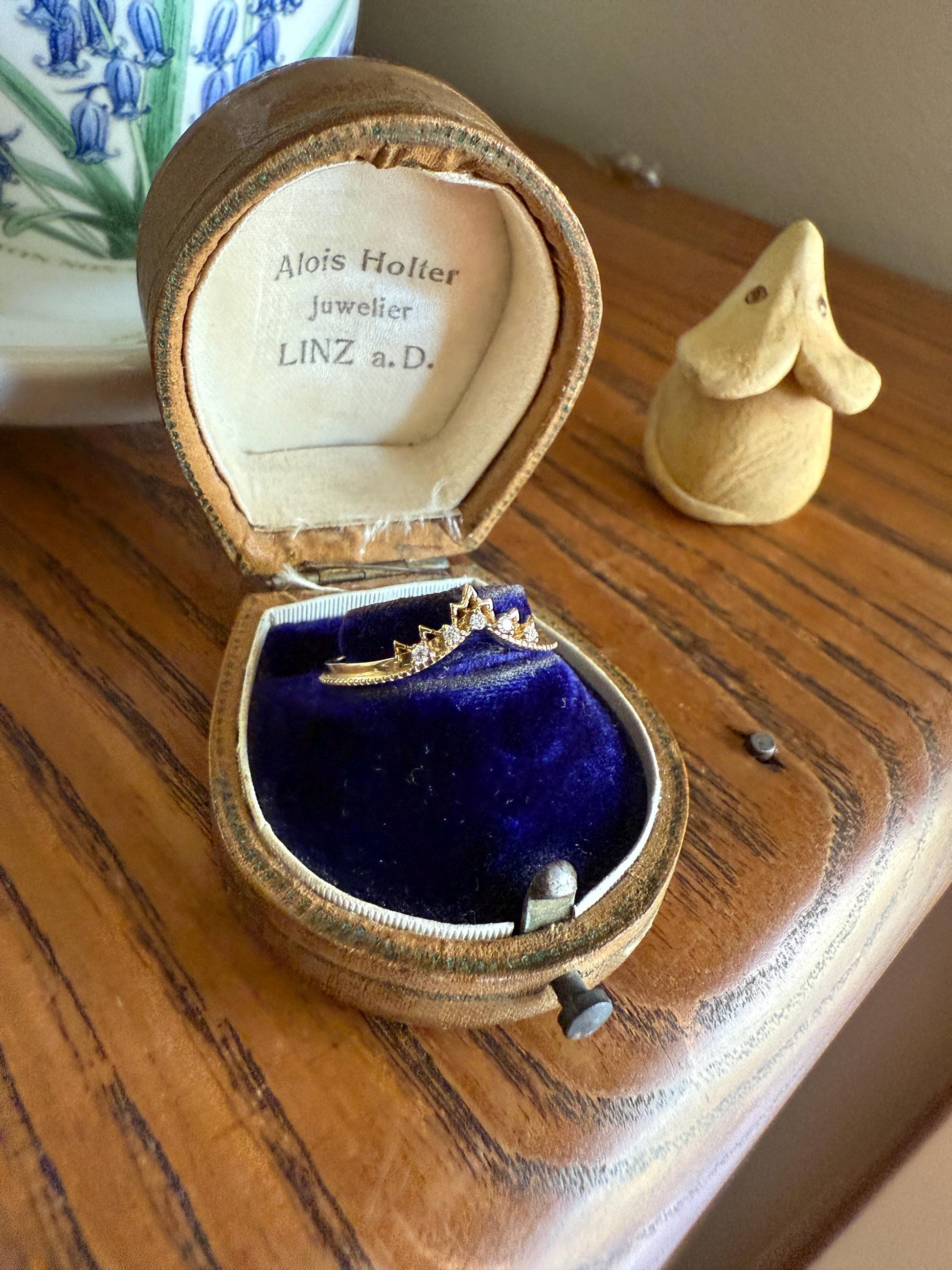 CROWN Vintage CHEVRON V Ring Brilliant Cut Diamonds Band 14k Gold Ring Five Stone Ultimate Stacker Half Hoop Ringstack Unique Gift