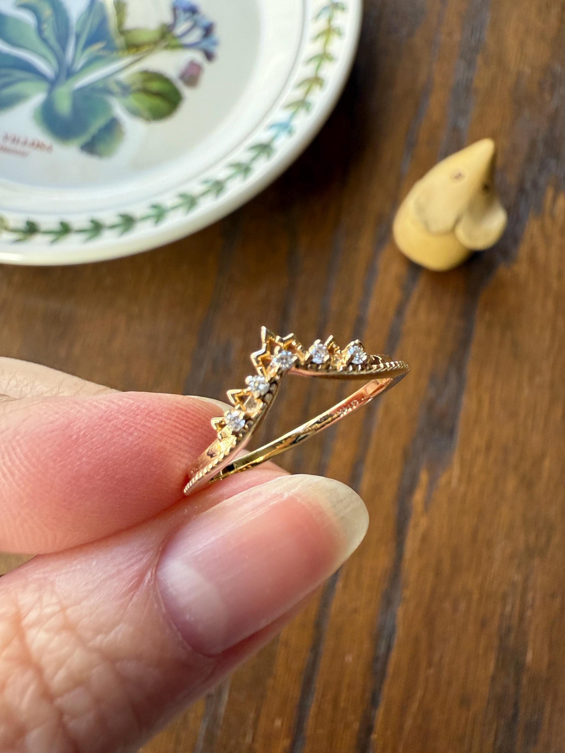 CROWN Vintage CHEVRON V Ring Brilliant Cut Diamonds Band 14k Gold Ring Five Stone Ultimate Stacker Half Hoop Ringstack Unique Gift