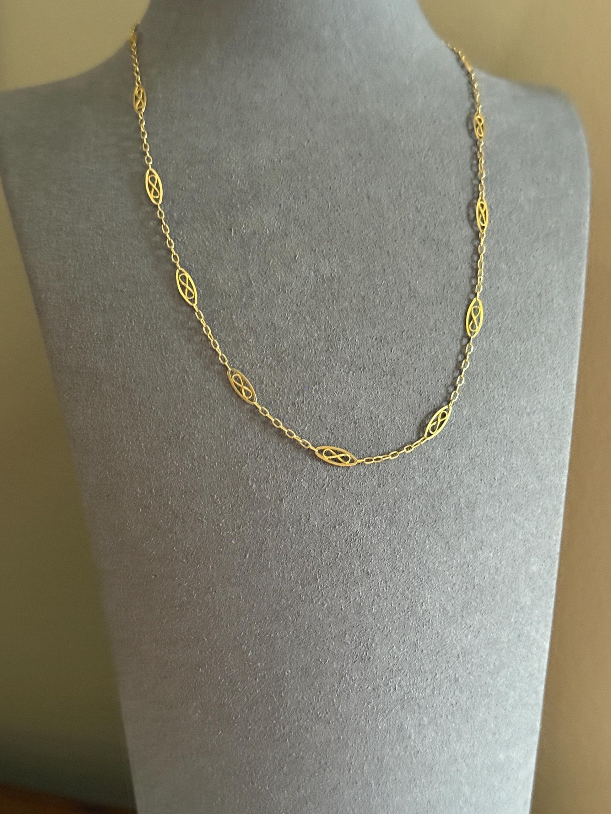 Dainty French Vintage to Art Deco Antique Chain 18k Gold Solid Oval Alternating Infinity Links 18.75" Necklace 4.5g Layering Shimmer Glow