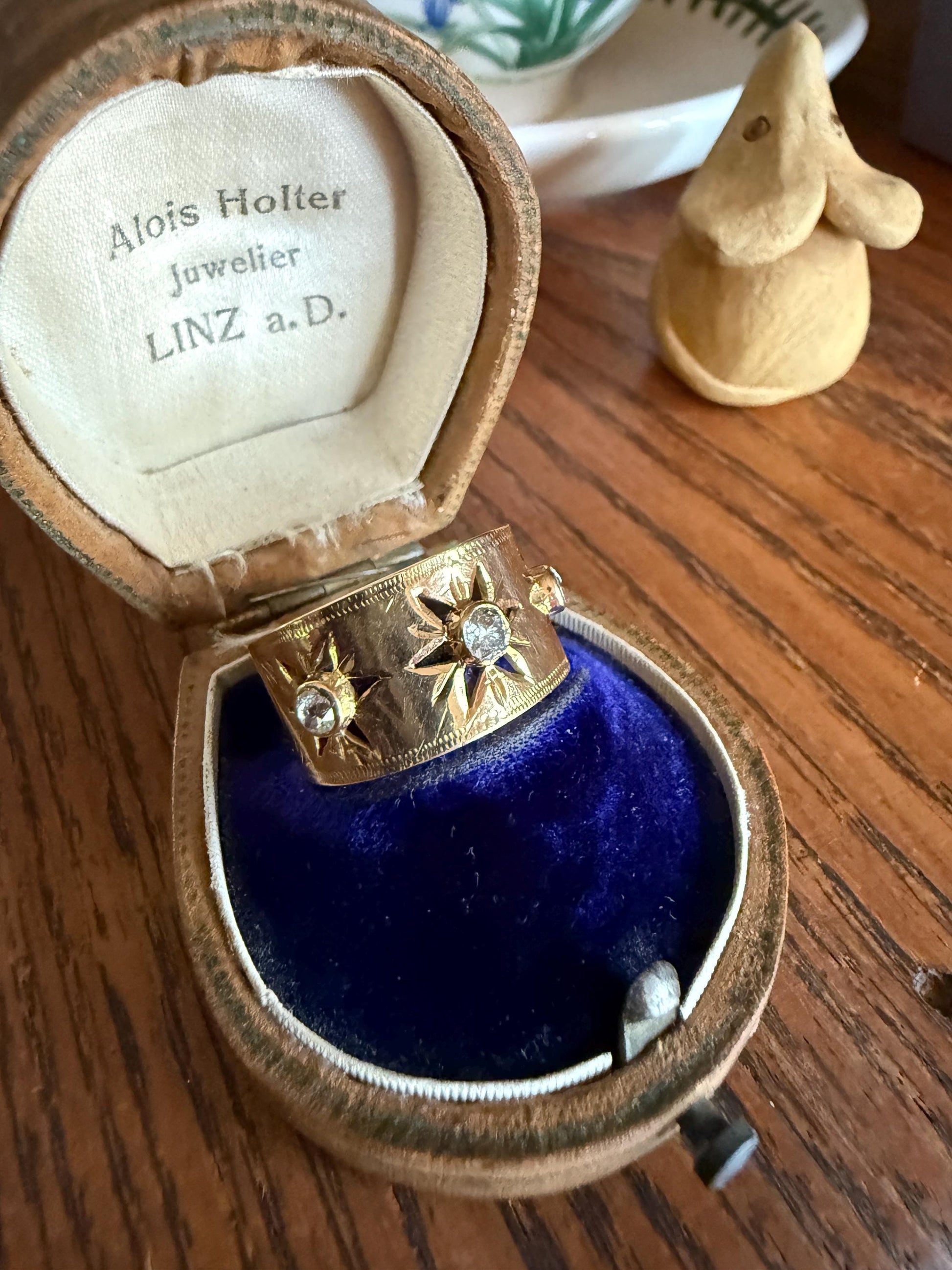 STARS Vintage Three Stone Diamond 11mm Wide Cigar Band French 18k Gold Old Mine & Brilliant Cut Chunky 3D Stacker Figural Gift OMC Retro