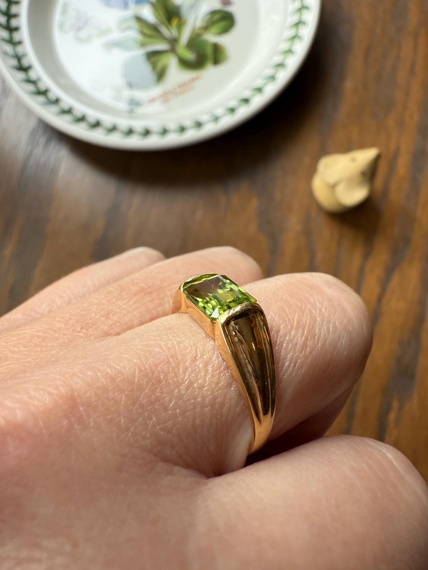 PERIDOT Vintage East West Step Cut Rectangle Band 18k Gold Pale Lemon Lime Green Stacker Unique Gift Retro