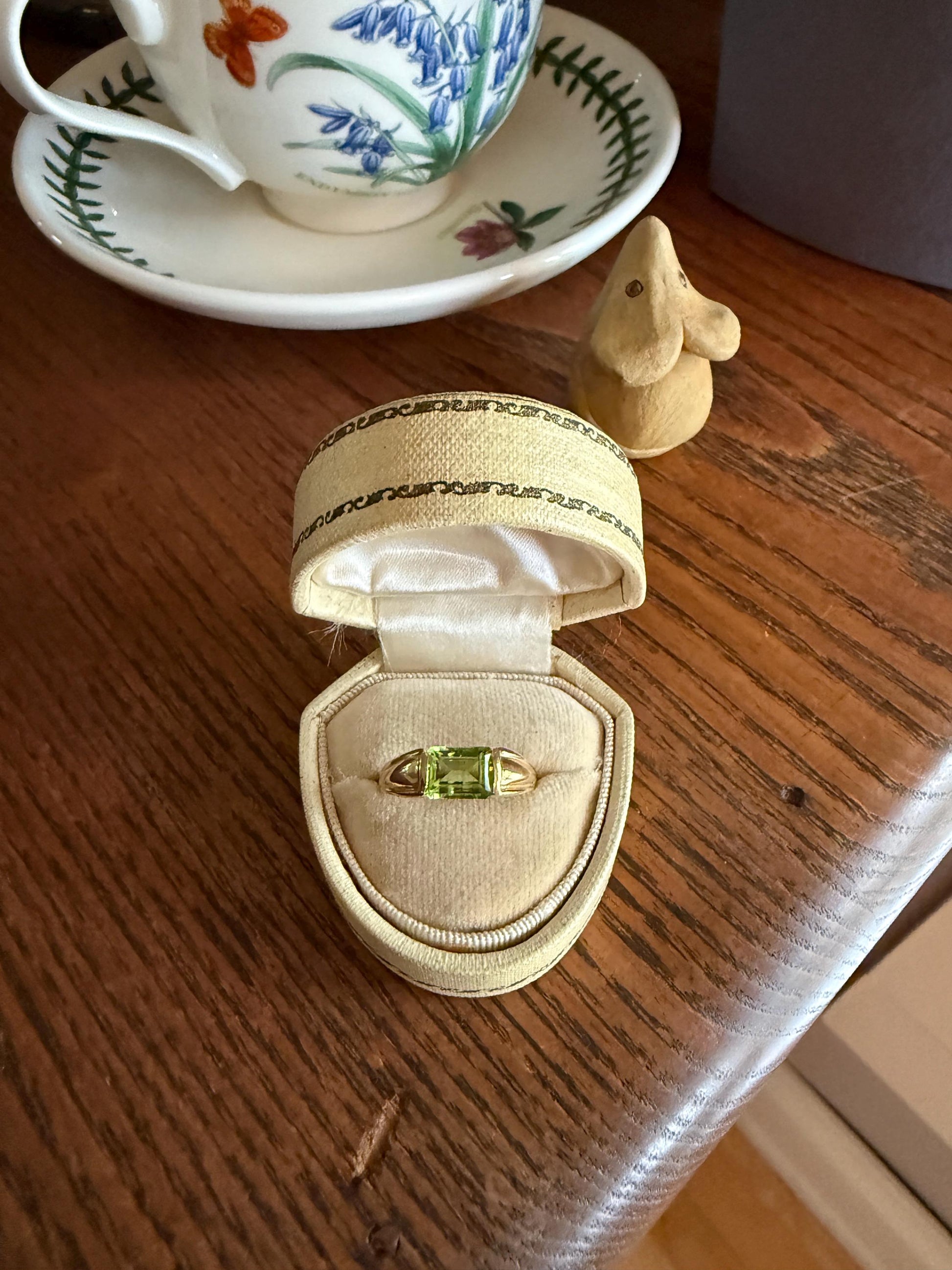 PERIDOT Vintage East West Step Cut Rectangle Band 18k Gold Pale Lemon Lime Green Stacker Unique Gift Retro