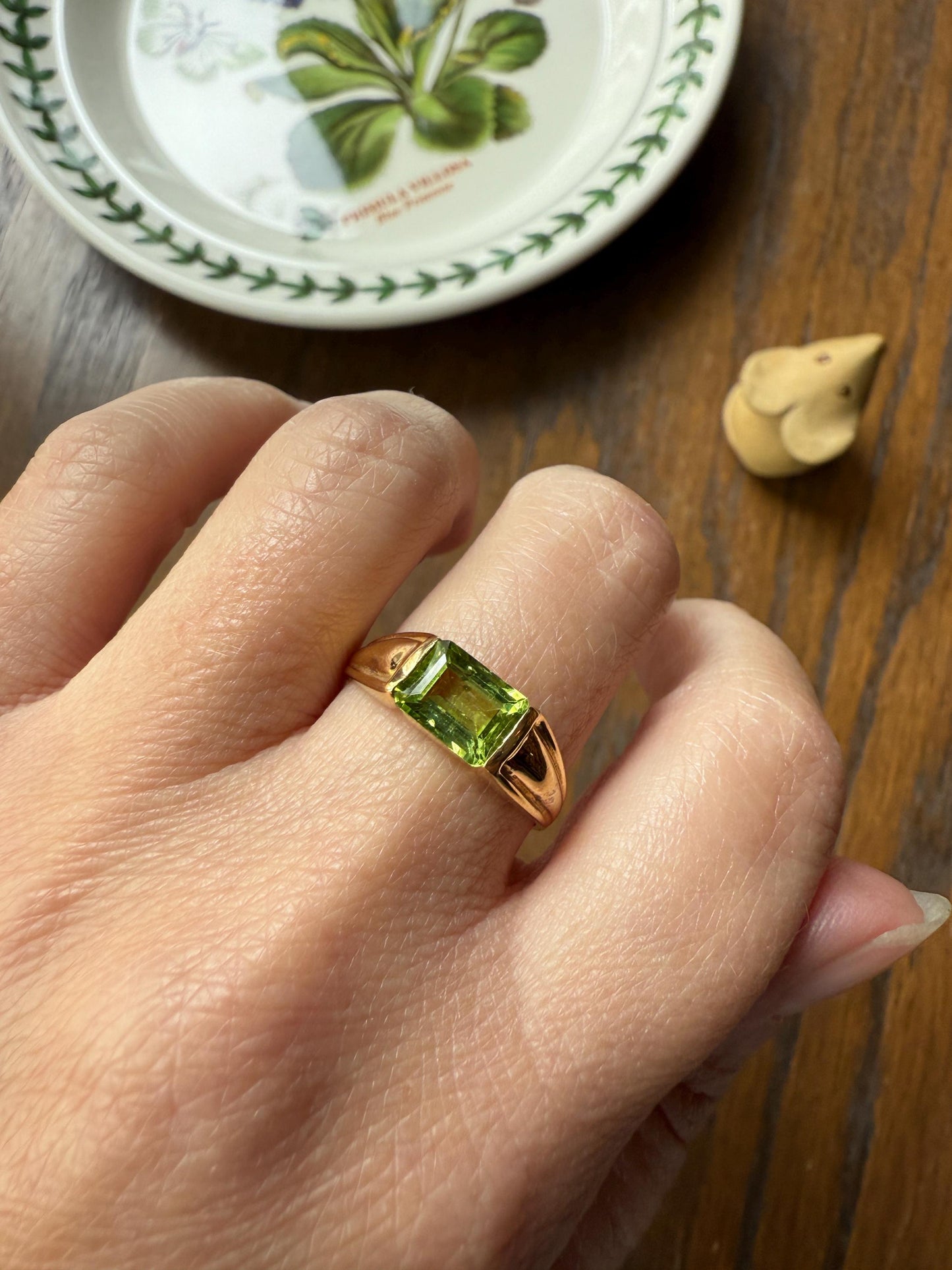 PERIDOT Vintage East West Step Cut Rectangle Band 18k Gold Pale Lemon Lime Green Stacker Unique Gift Retro