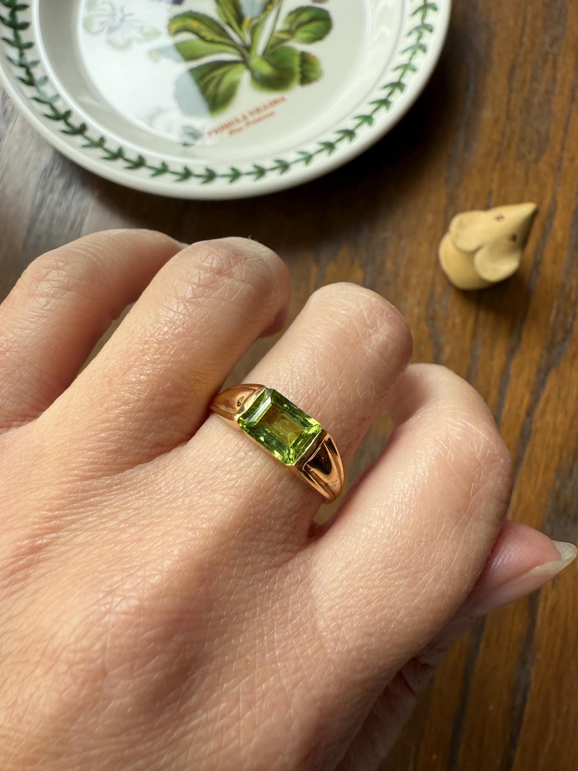 PERIDOT Vintage East West Step Cut Rectangle Band 18k Gold Pale Lemon Lime Green Stacker Unique Gift Retro