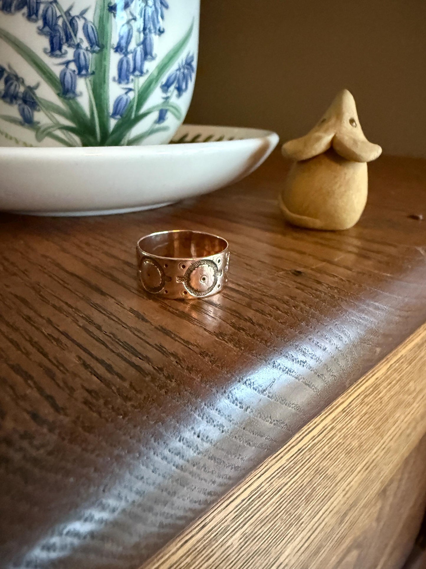 CIRCLES Floral Victorian Wedding Ring 8.2mm Wide Cigar Band Antique 10k Gold Solid Rosy Eternity Stacker Romantic Gift Geometric Double Line