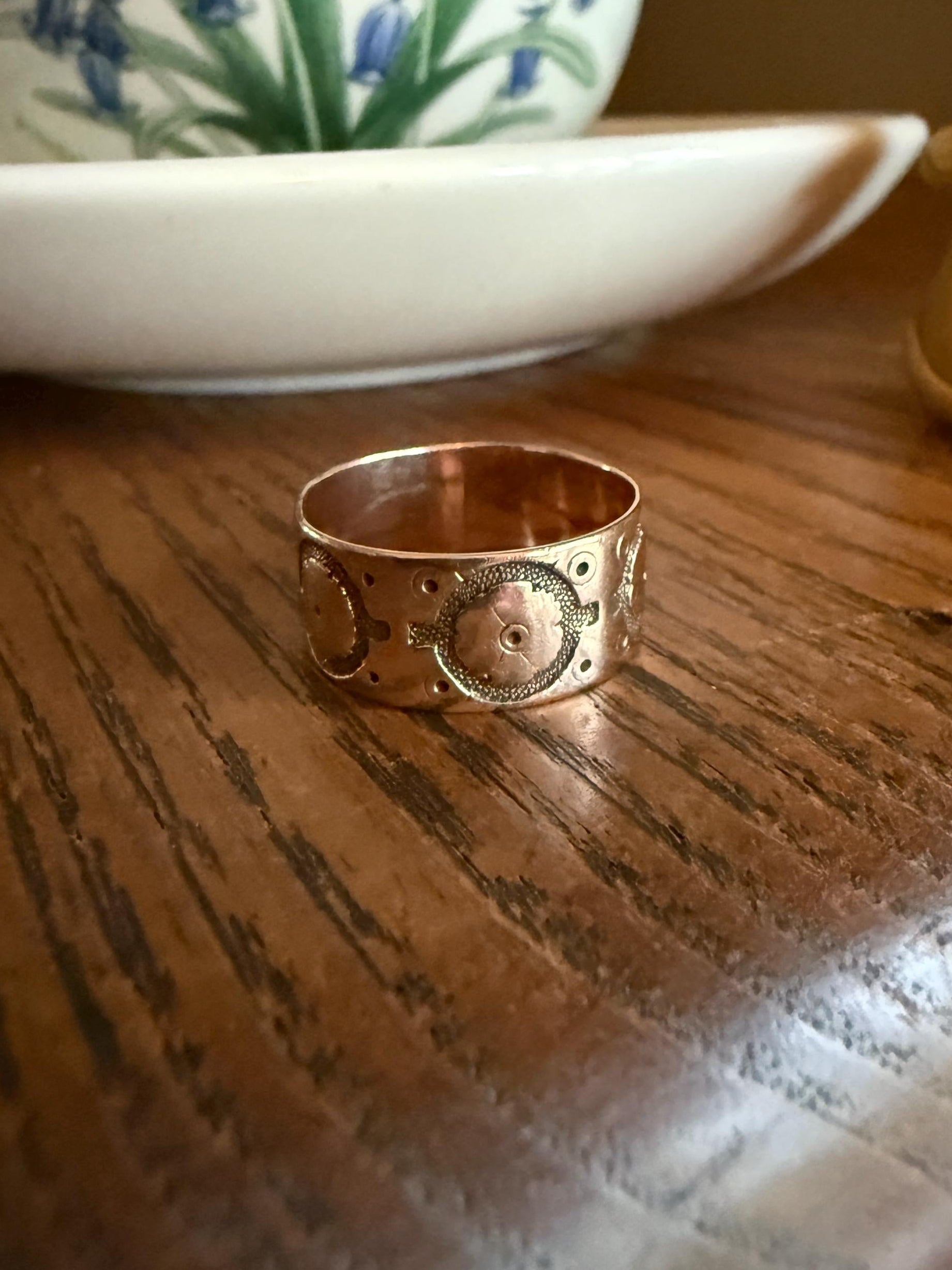 CIRCLES Floral Victorian Wedding Ring 8.2mm Wide Cigar Band Antique 10k Gold Solid Rosy Eternity Stacker Romantic Gift Geometric Double Line