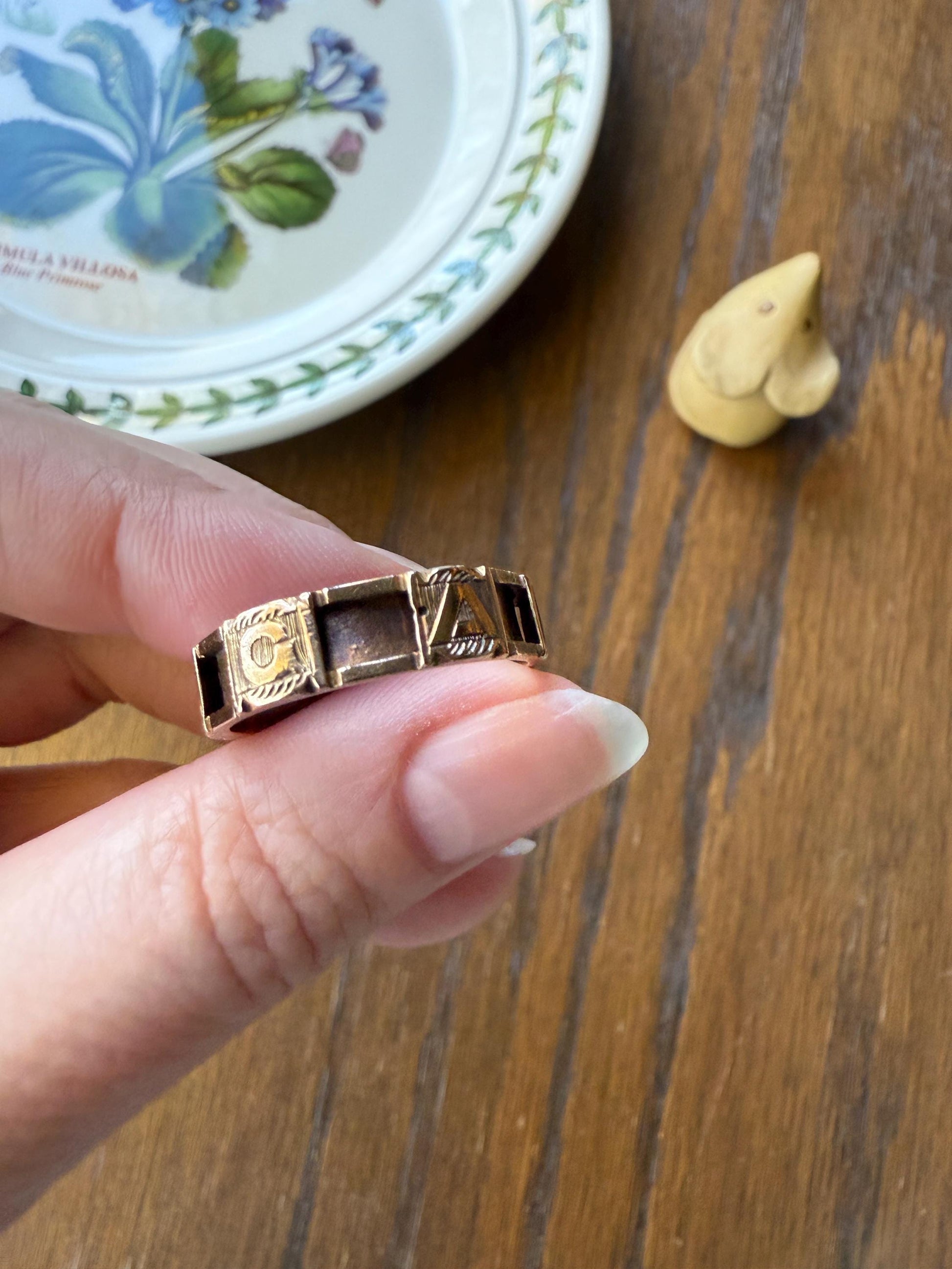 REGARD Antique Love Token Ring 14k Gold Ring Romantic Victorian Engraved Ornate Cigar Eternity Band Wedding Stacker Love Gift Jewelry Words