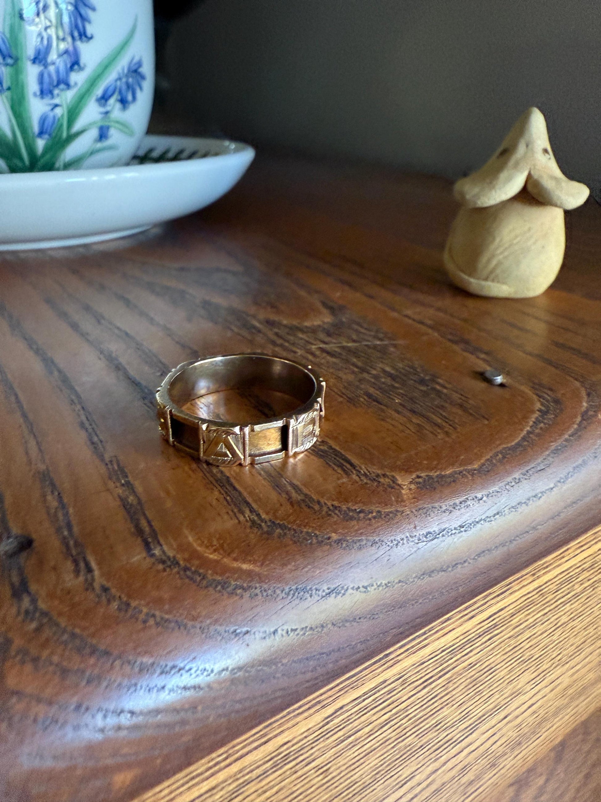 REGARD Antique Love Token Ring 14k Gold Ring Romantic Victorian Engraved Ornate Cigar Eternity Band Wedding Stacker Love Gift Jewelry Words