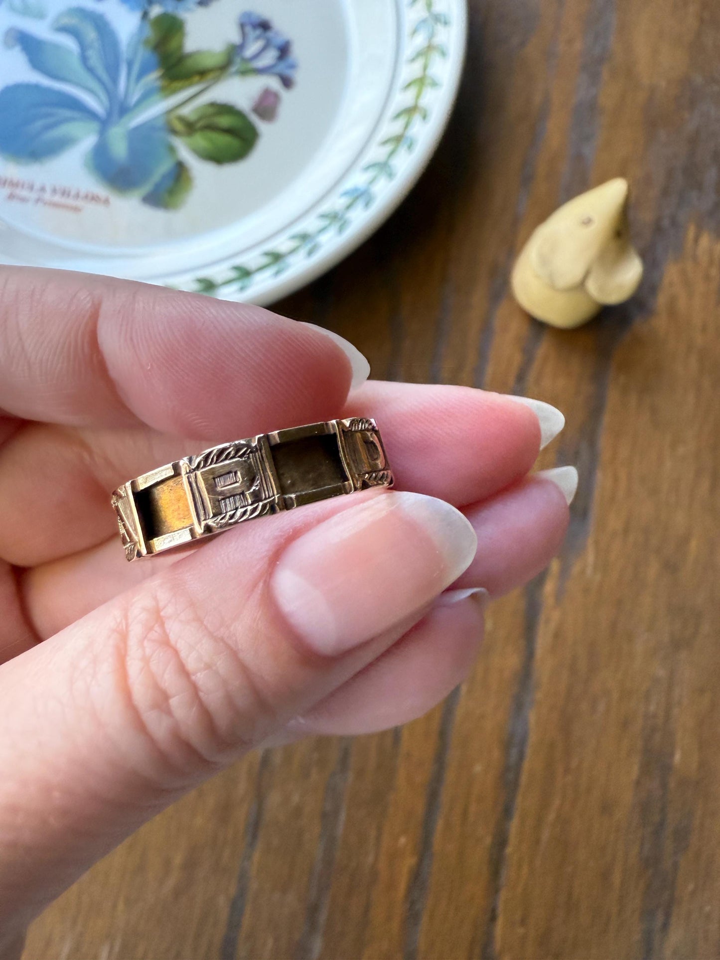 REGARD Antique Love Token Ring 14k Gold Ring Romantic Victorian Engraved Ornate Cigar Eternity Band Wedding Stacker Love Gift Jewelry Words