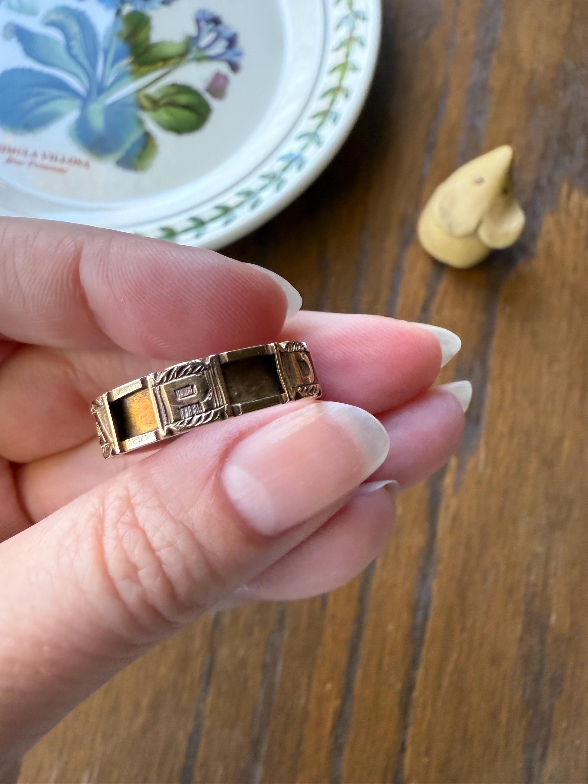 REGARD Antique Love Token Ring 14k Gold Ring Romantic Victorian Engraved Ornate Cigar Eternity Band Wedding Stacker Love Gift Jewelry Words