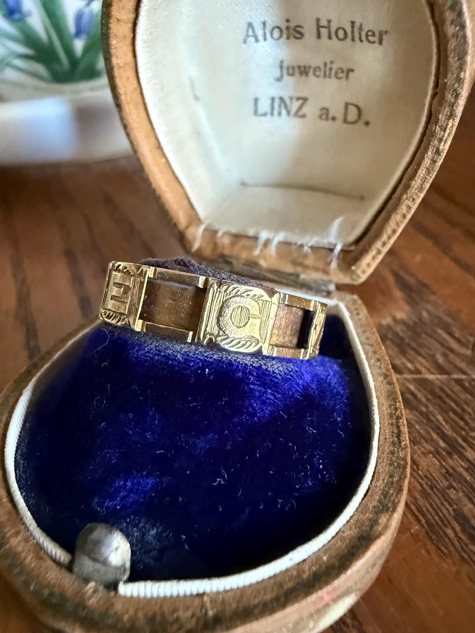 REGARD Antique Love Token Ring 14k Gold Ring Romantic Victorian Engraved Ornate Cigar Eternity Band Wedding Stacker Love Gift Jewelry Words