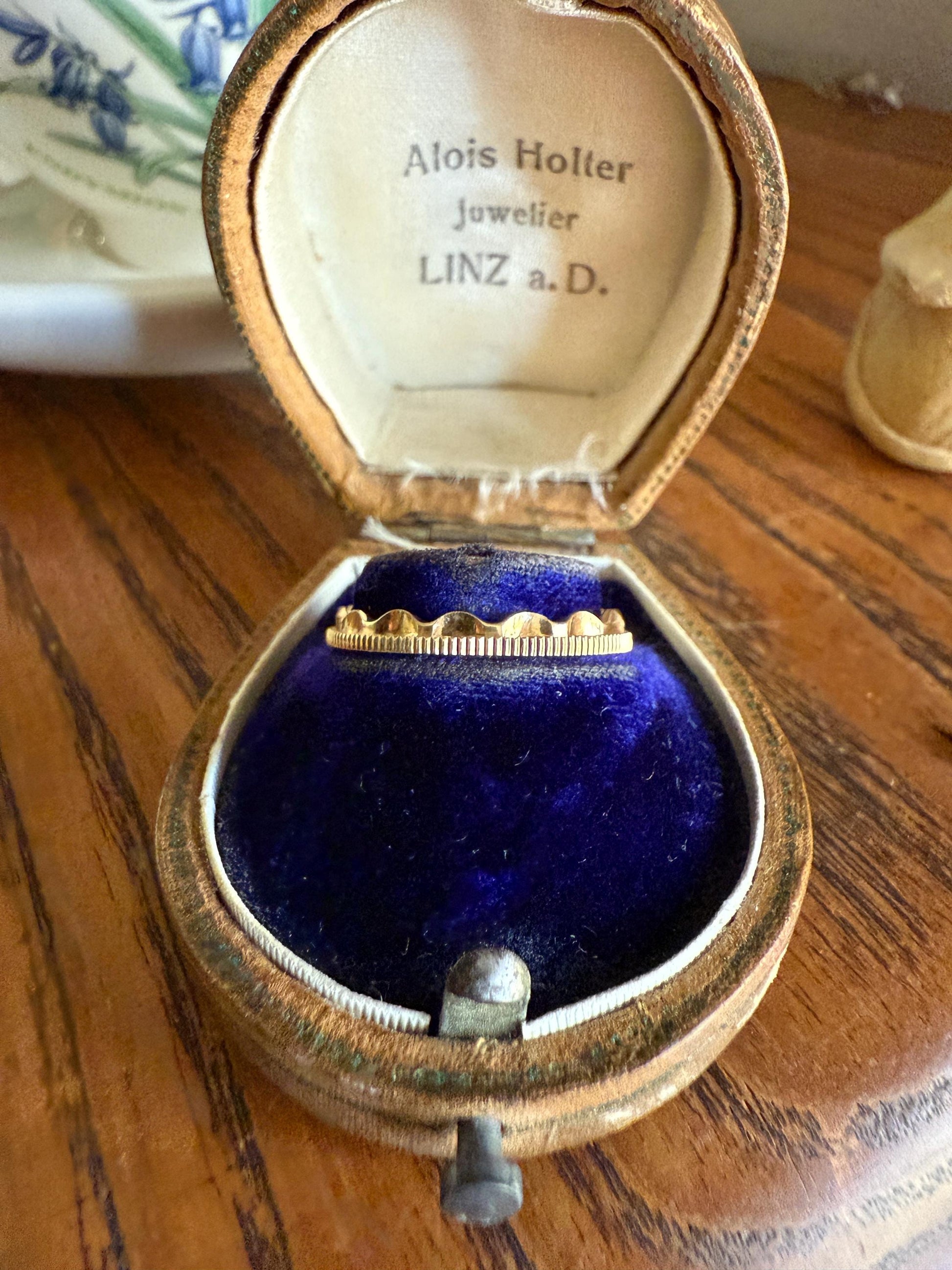 Vintage CROWN Ring Figural Stacker Band 14k Gold Ring Scalloped Ruffled & Coin Edge Ultimate Stacker Eternity Ringstack Unique Gift