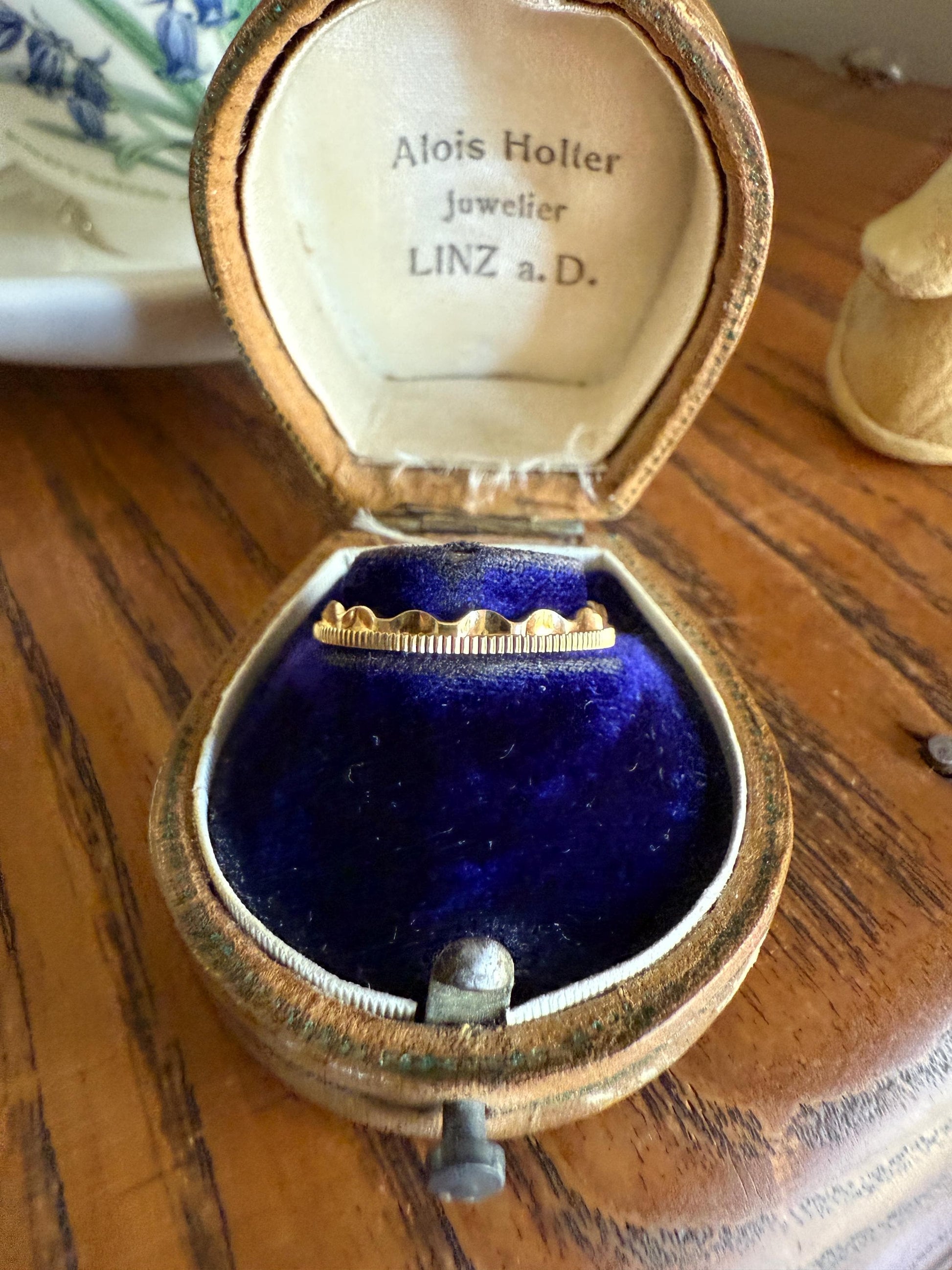 Vintage CROWN Ring Figural Stacker Band 14k Gold Ring Scalloped Ruffled & Coin Edge Ultimate Stacker Eternity Ringstack Unique Gift