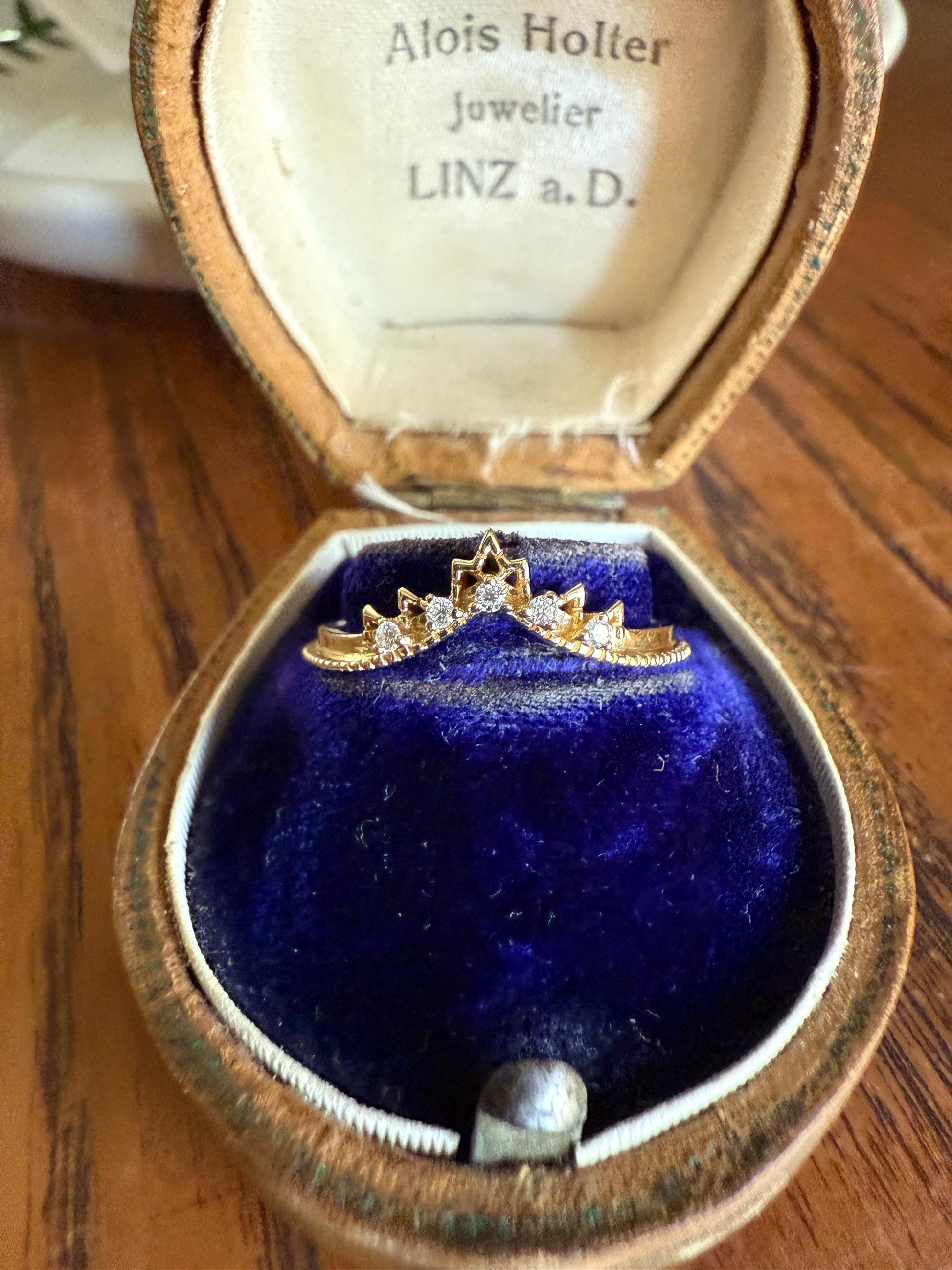 CROWN Vintage CHEVRON V Ring Brilliant Cut Diamonds Band 14k Gold Ring Five Stone Ultimate Stacker Half Hoop Ringstack Unique Gift