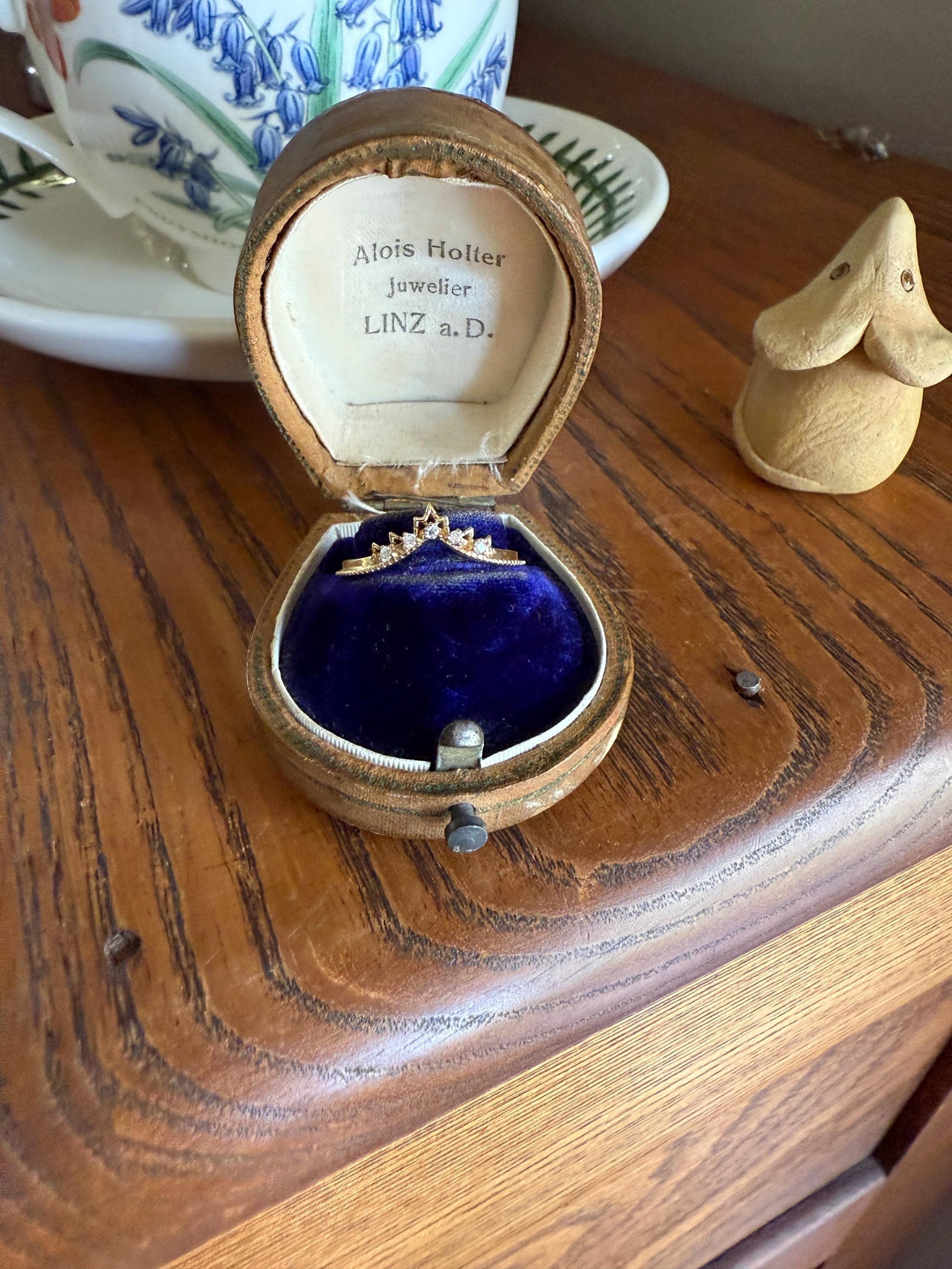 CROWN Vintage CHEVRON V Ring Brilliant Cut Diamonds Band 14k Gold Ring Five Stone Ultimate Stacker Half Hoop Ringstack Unique Gift